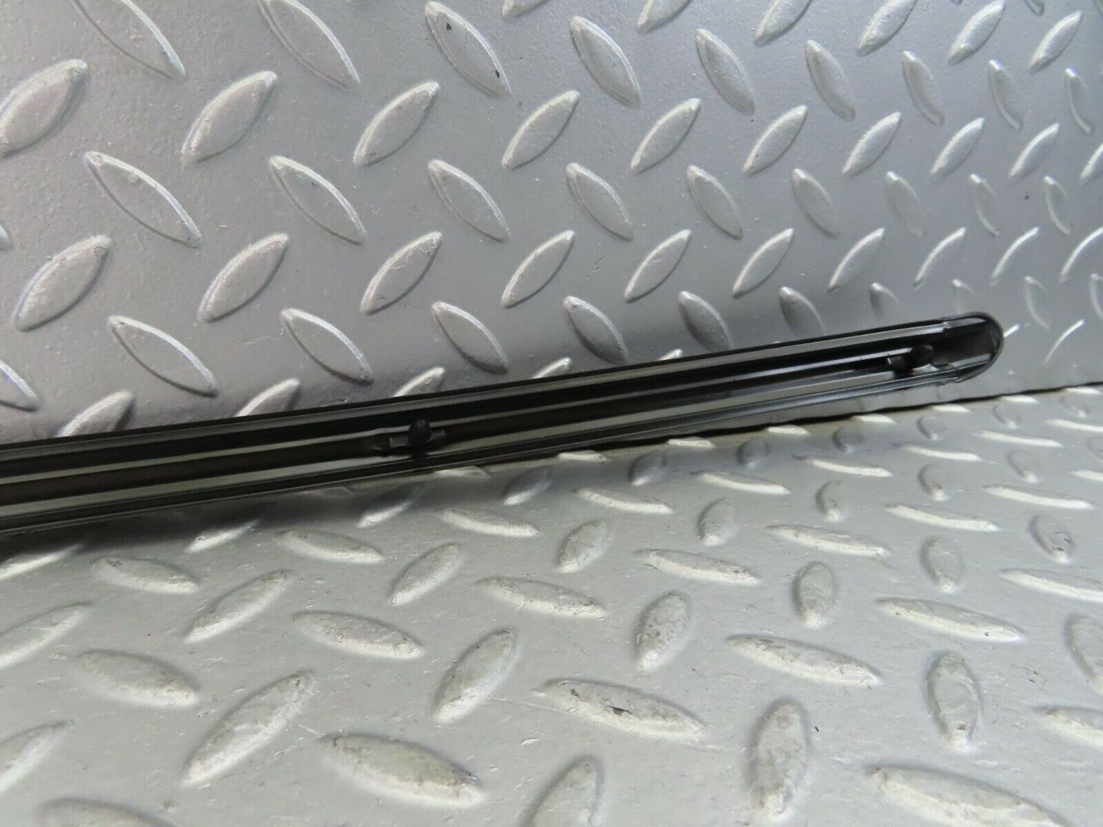 10273 Mercedes-Benz W123 Front Right Fender Wing Centre Moulding Trim