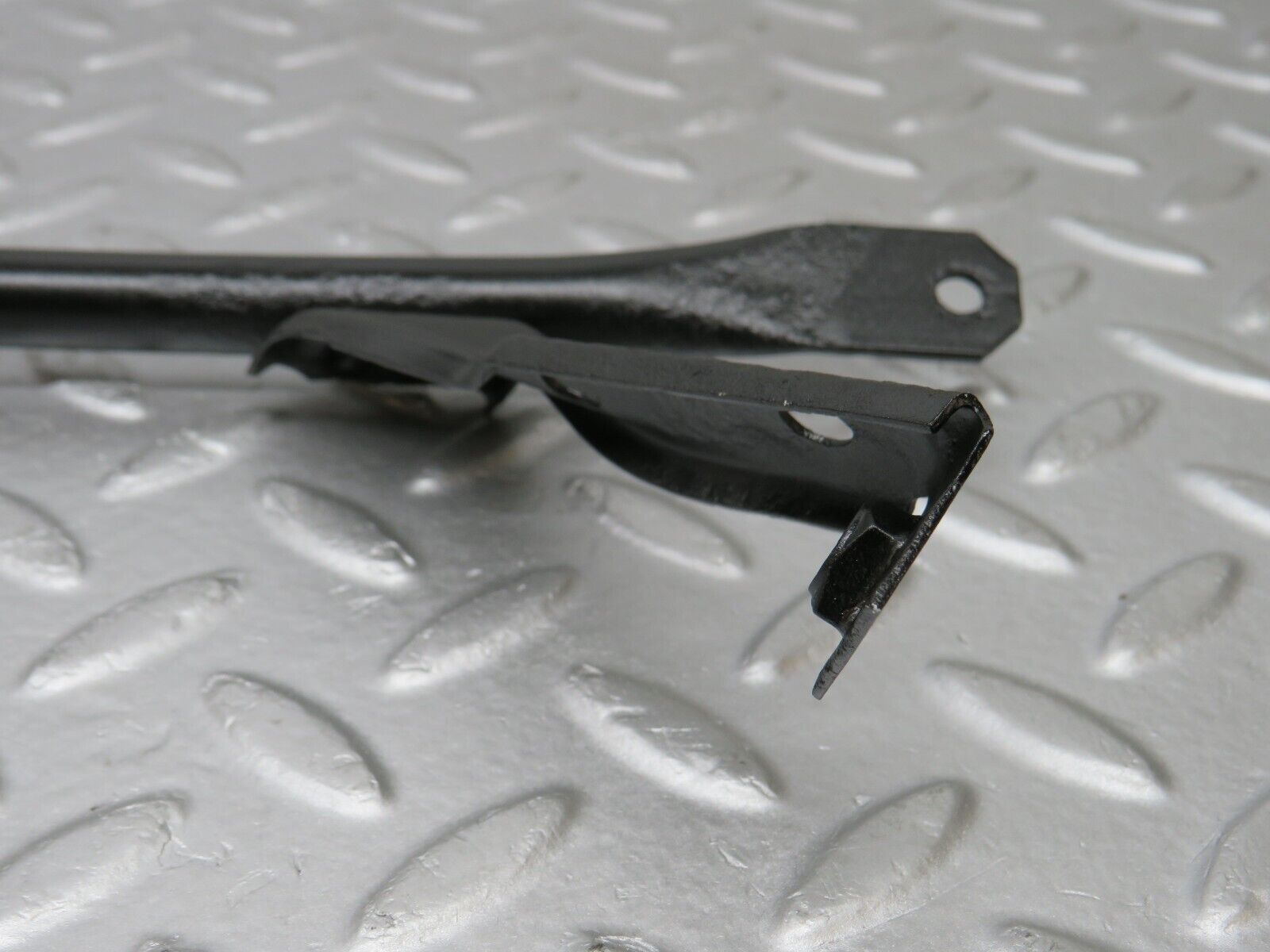 36776 Mercedes-Benz W201 190E 2.0L Horn Bracket Holder