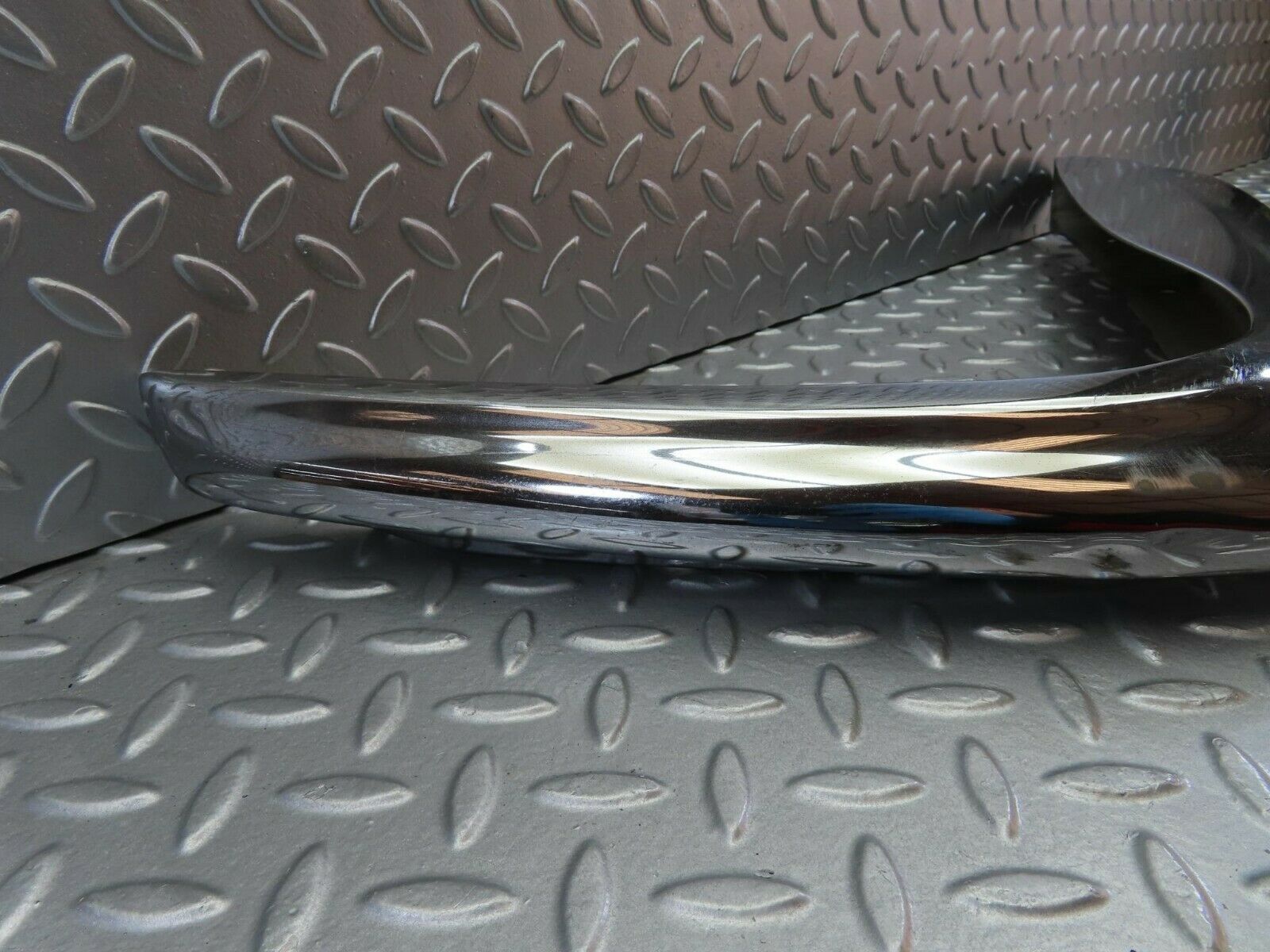 10608 Mercedes-Benz W108 Front Right Upper Bumper Corner