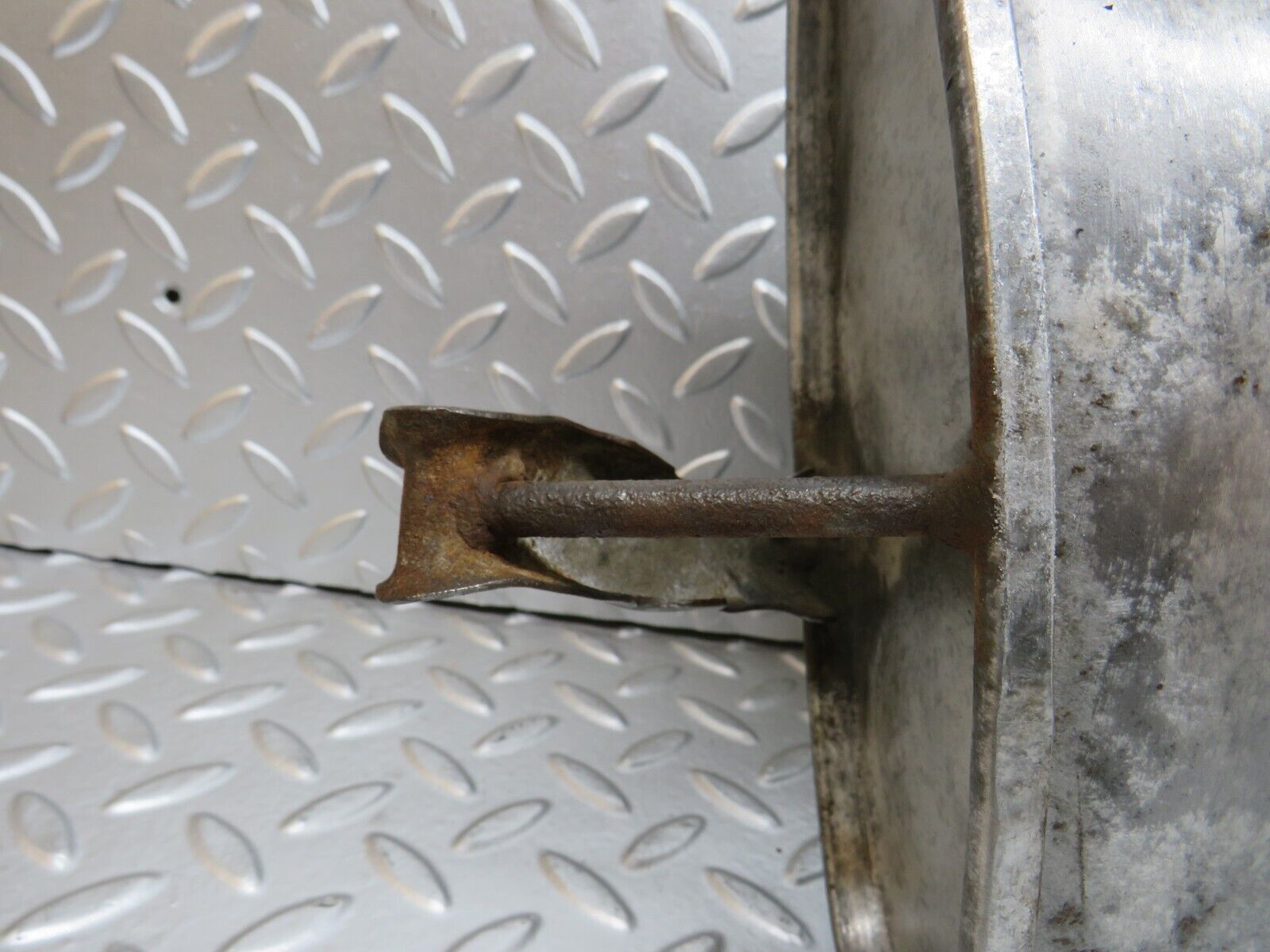 31317 Mercedes-Benz S124 220TE Wagon Exhaust Rear Silencer 1333 000047