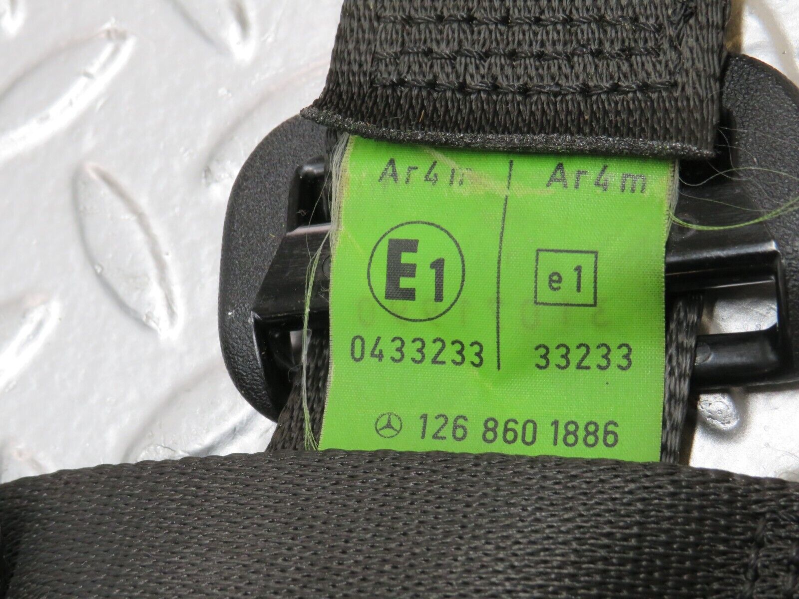 25174 Mercedes-Benz W201 190D Rear Seat Belt Set 1268601886