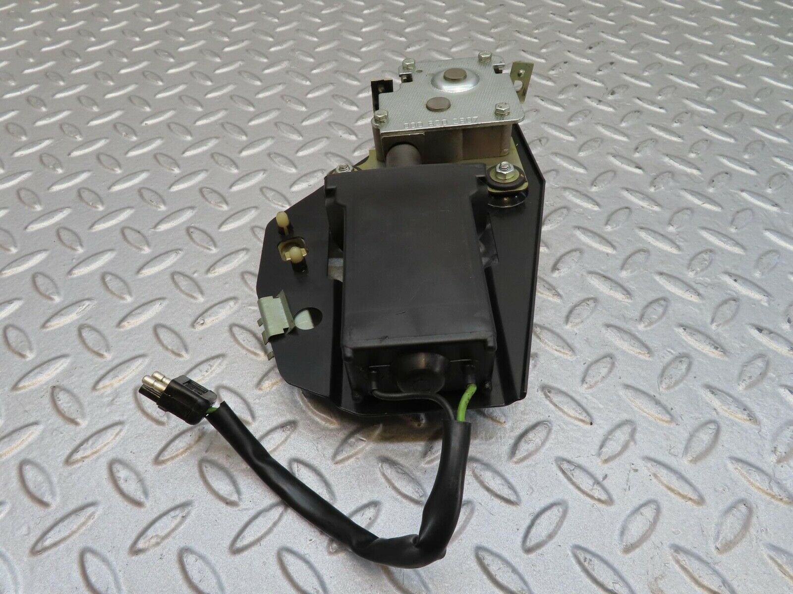 14387 Mercedes-Benz W116 350SE Sunroof Motor With Bracket 0008202807