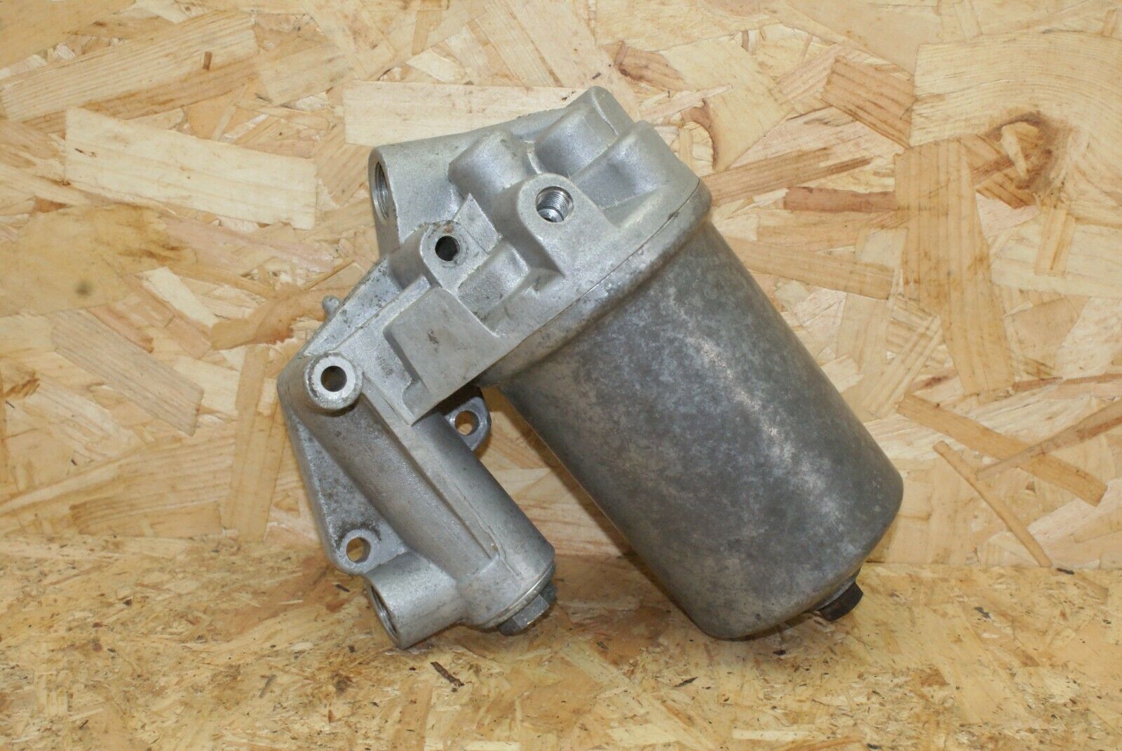 2376 Mercedes-Benz W123 280E Oil Filter House 1101800111