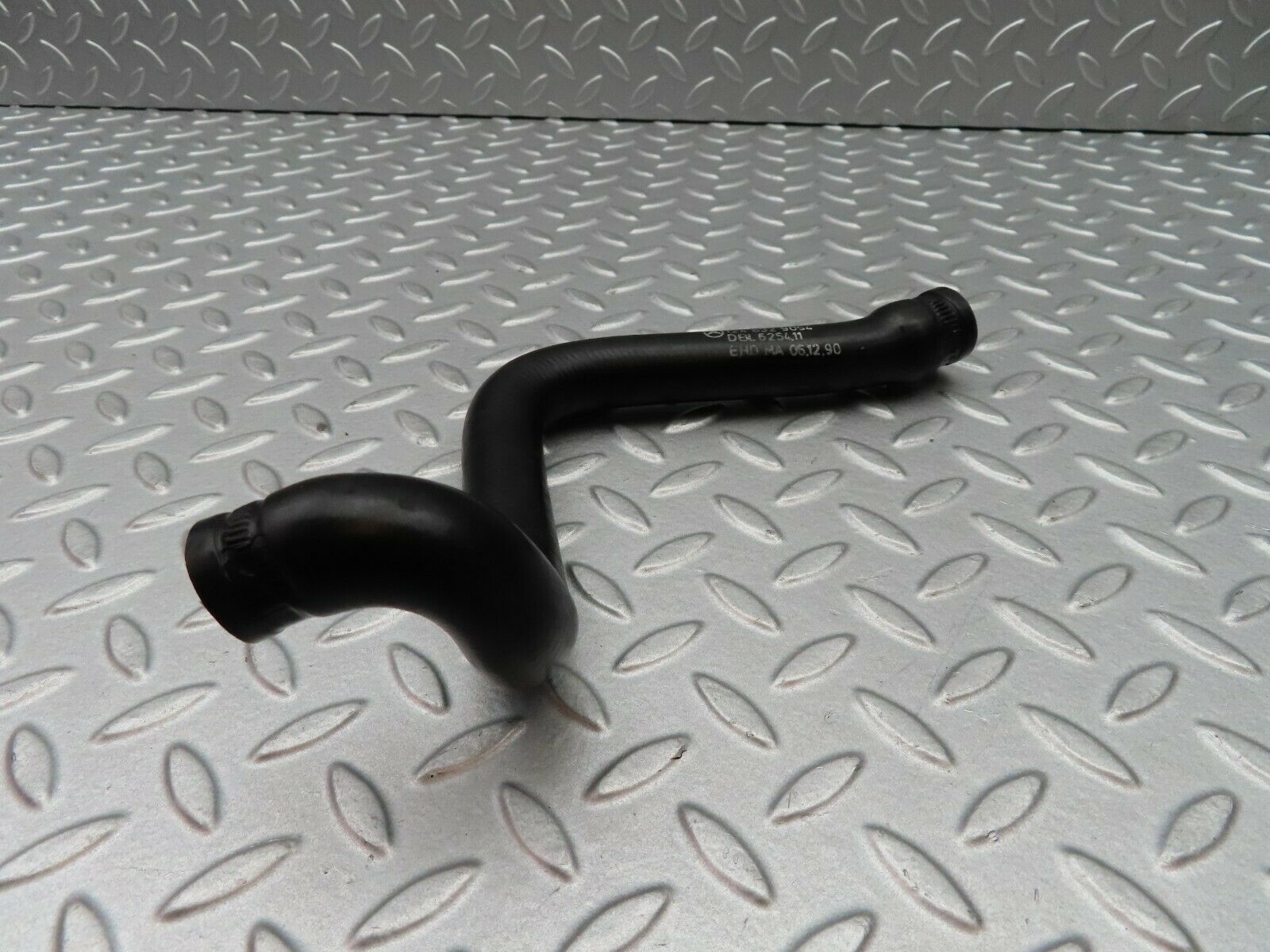 5477 Mercedes-Benz W124 230E Water Hose Pipe 1248329094