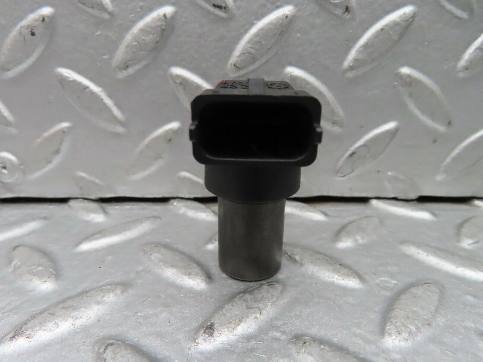 19677 Mercedes-Benz C140 CL420 Coupe Crankshaft Sensor 0232103012