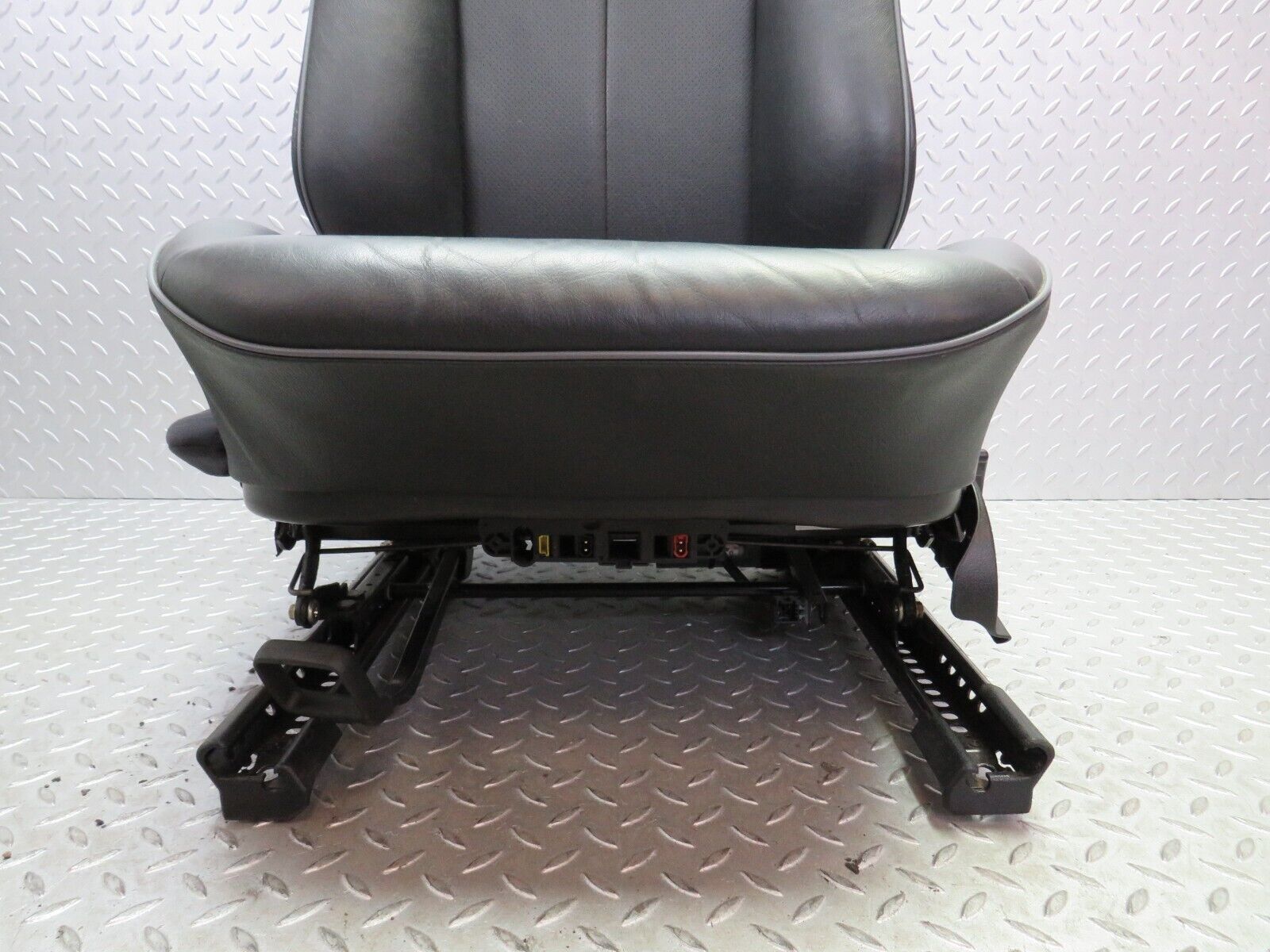 34801 Mercedes-Benz W210 320E Electric Front Left Seat Black Leather