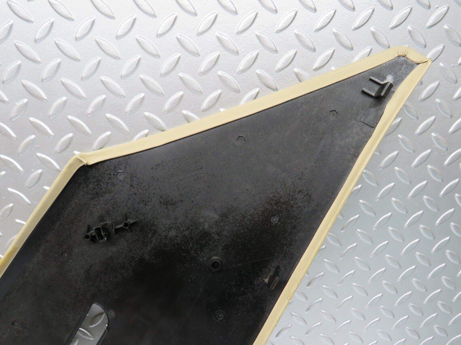 29239 Mercedes-Benz W124 230E C Pillar Panel Right 1246950244