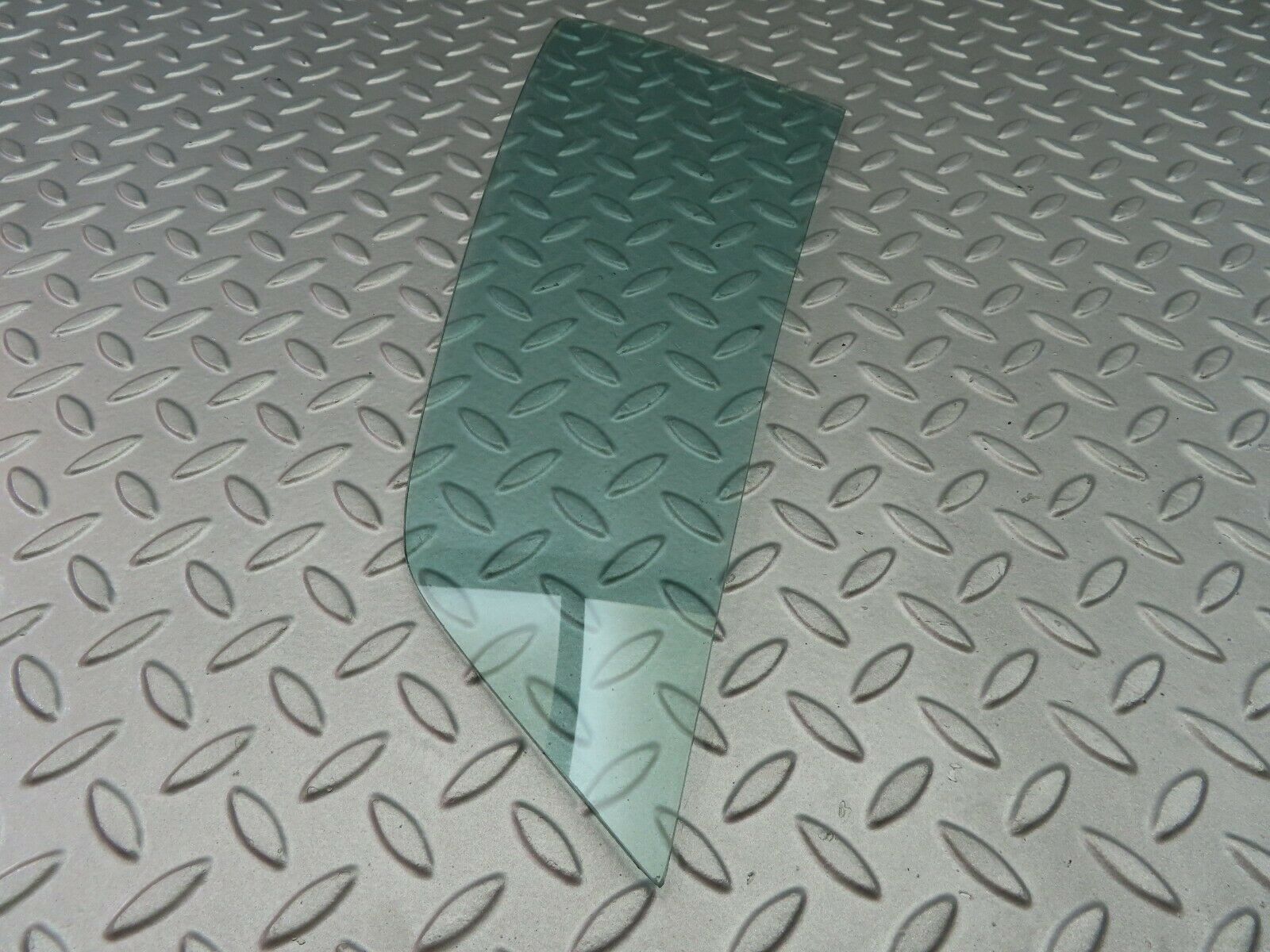 6924 Mercedes-Benz C107 350SLC Coupe Rear Left Quarter Window Glass