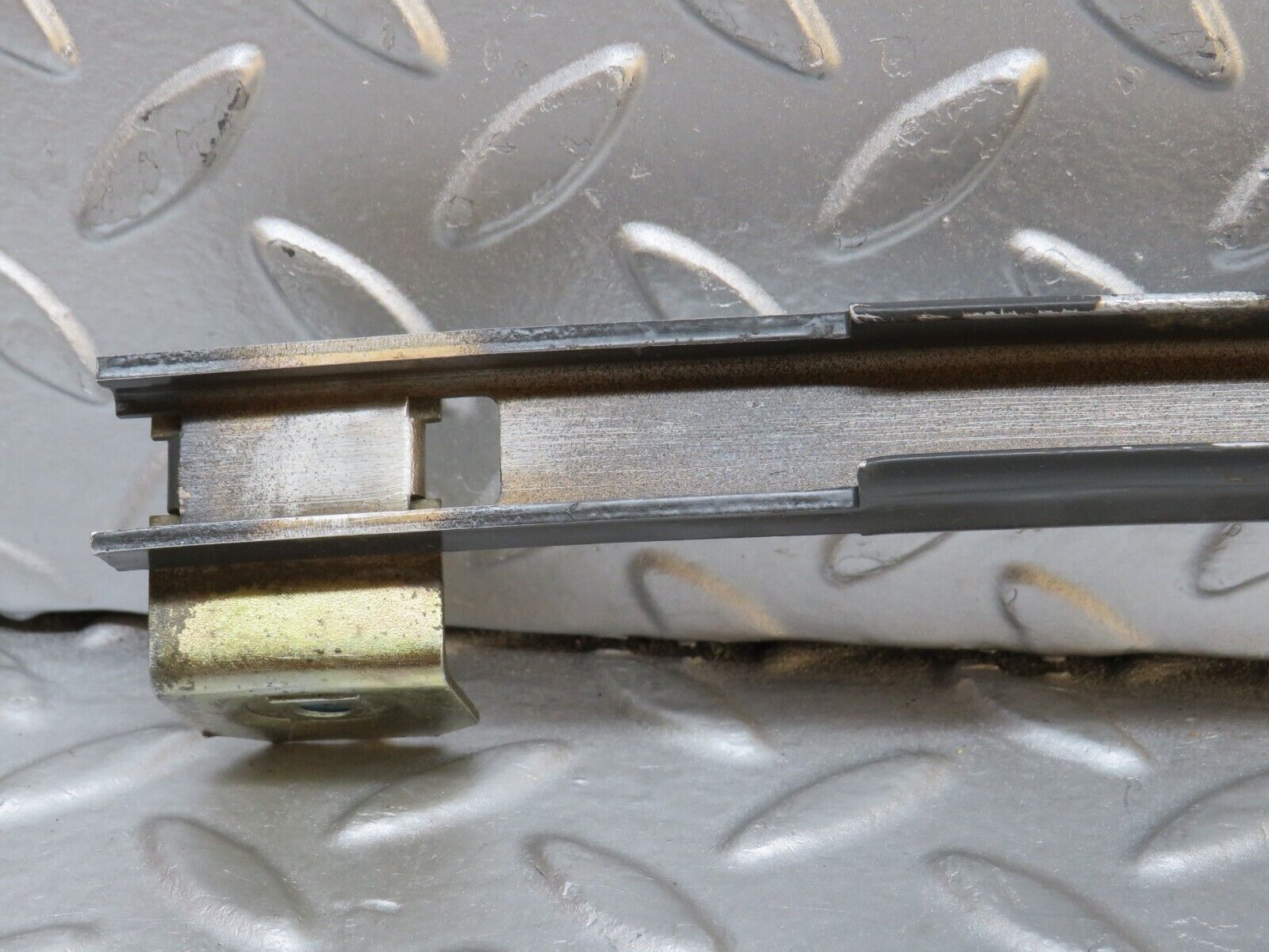 32314 Mercedes-Benz S124 300TE Wagon Rear Right Door Window Channel