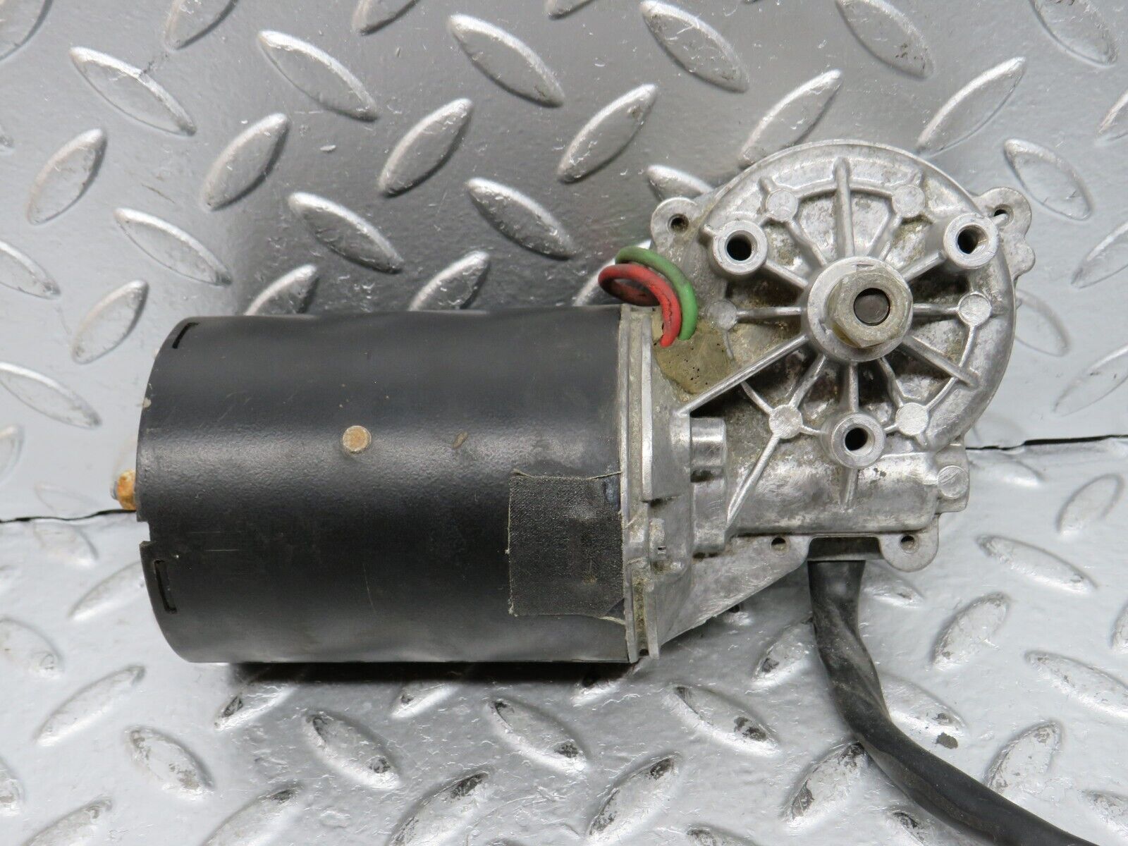 29889 Mercedes-Benz W123 230E Wiper Motor Bosch 0390341077