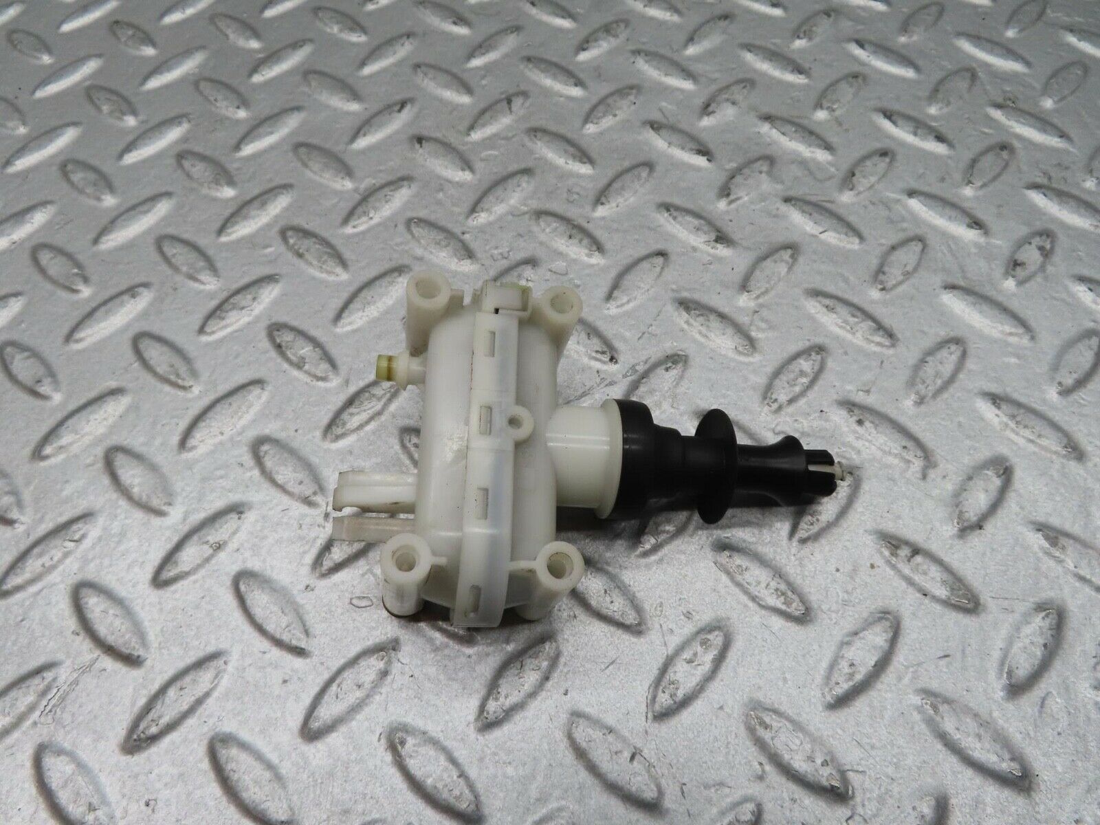 14548 Mercedes-Benz W201 190E Rear Right Door Lock Vacuum Actuator