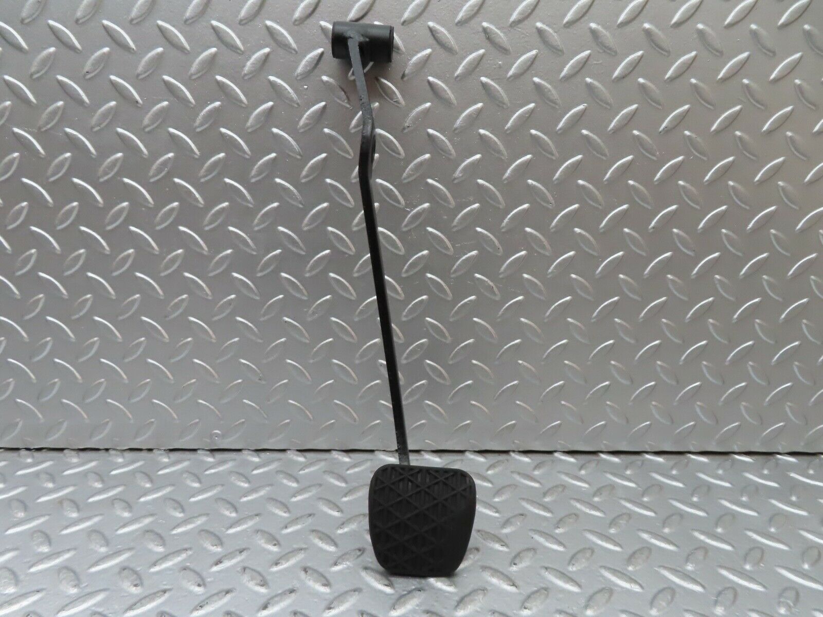 20362 Mercedes-Benz W114 280CE Coupe Brake Pedal With Rubber 1102910182