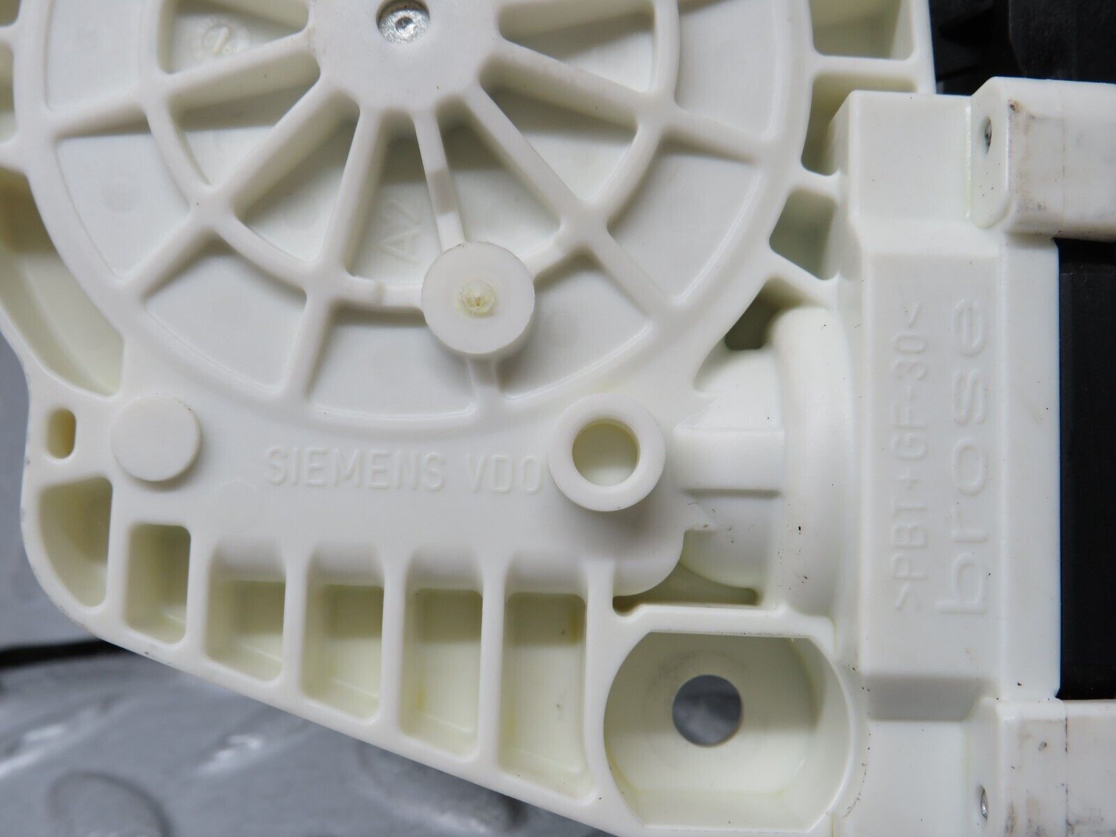 35162 Mercedes-Benz W221 Rear Right Window Regulator Motor 2218203042