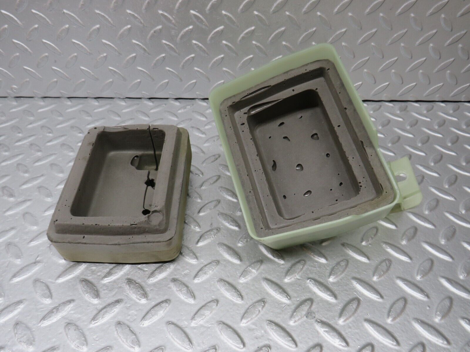 35221 Mercedes-Benz W221 Central Locking Pump 2218000248 2218000035 2218000018