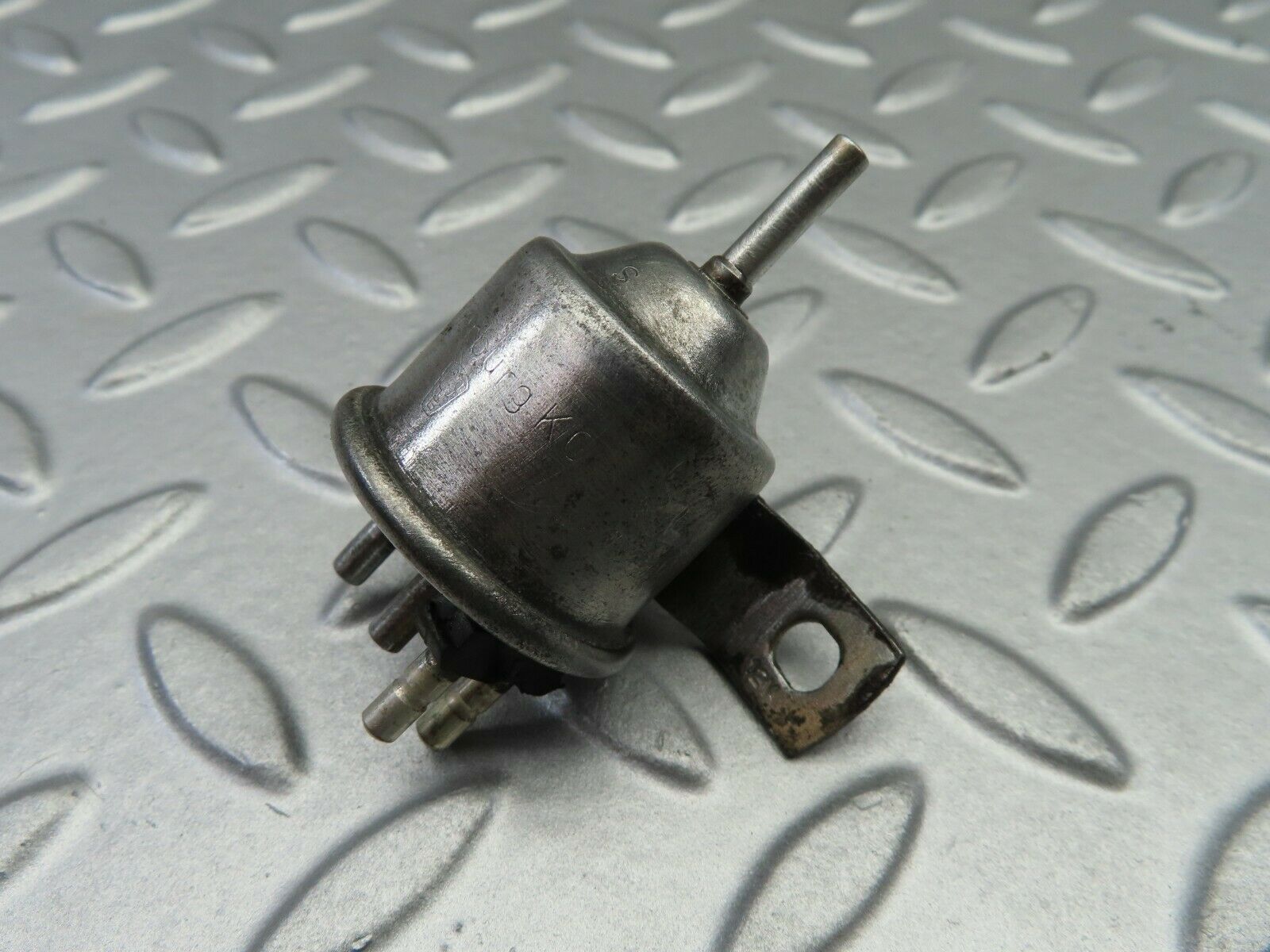 7139 Mercedes-Benz C107 350SLC Coupe Vacuum Valve Pierburg