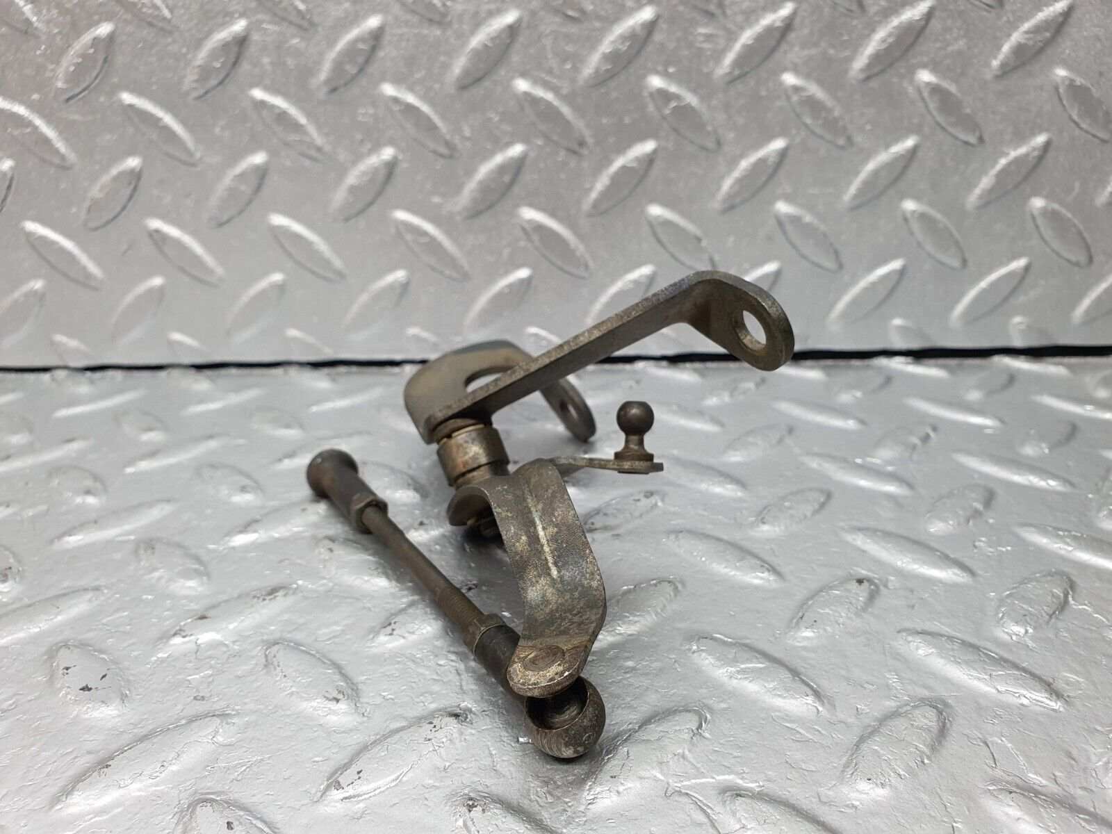 41357 Mercedes-Benz W116 350SE Throttle Linkage