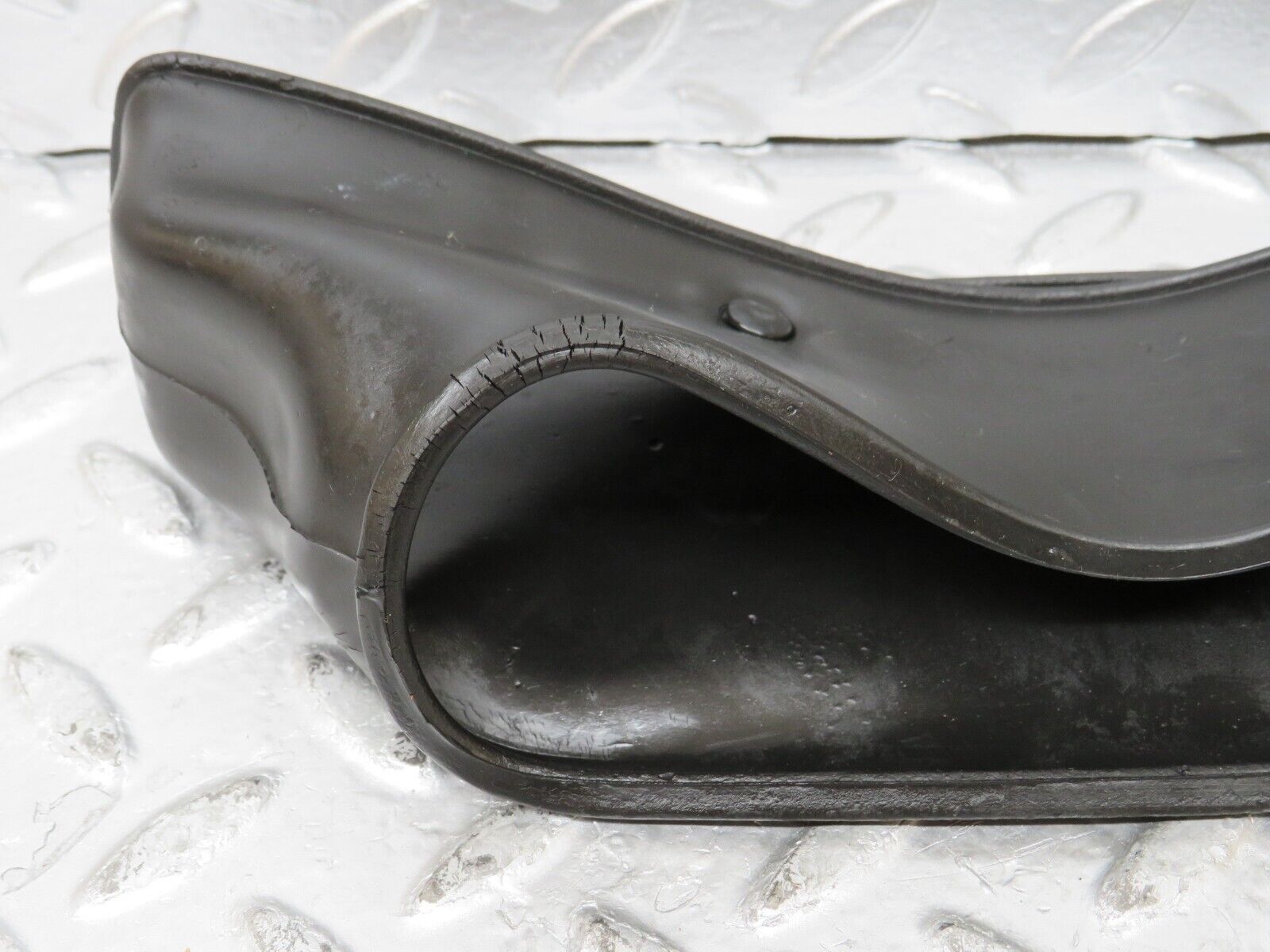 26185 Mercedes-Benz W116 450SE Heating Duct Rubber Ventilation 1168310088