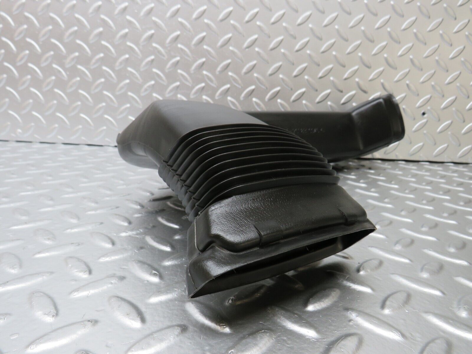 25140 Mercedes-Benz W201 190D Air Duct Pipe Hose Left 2018310946