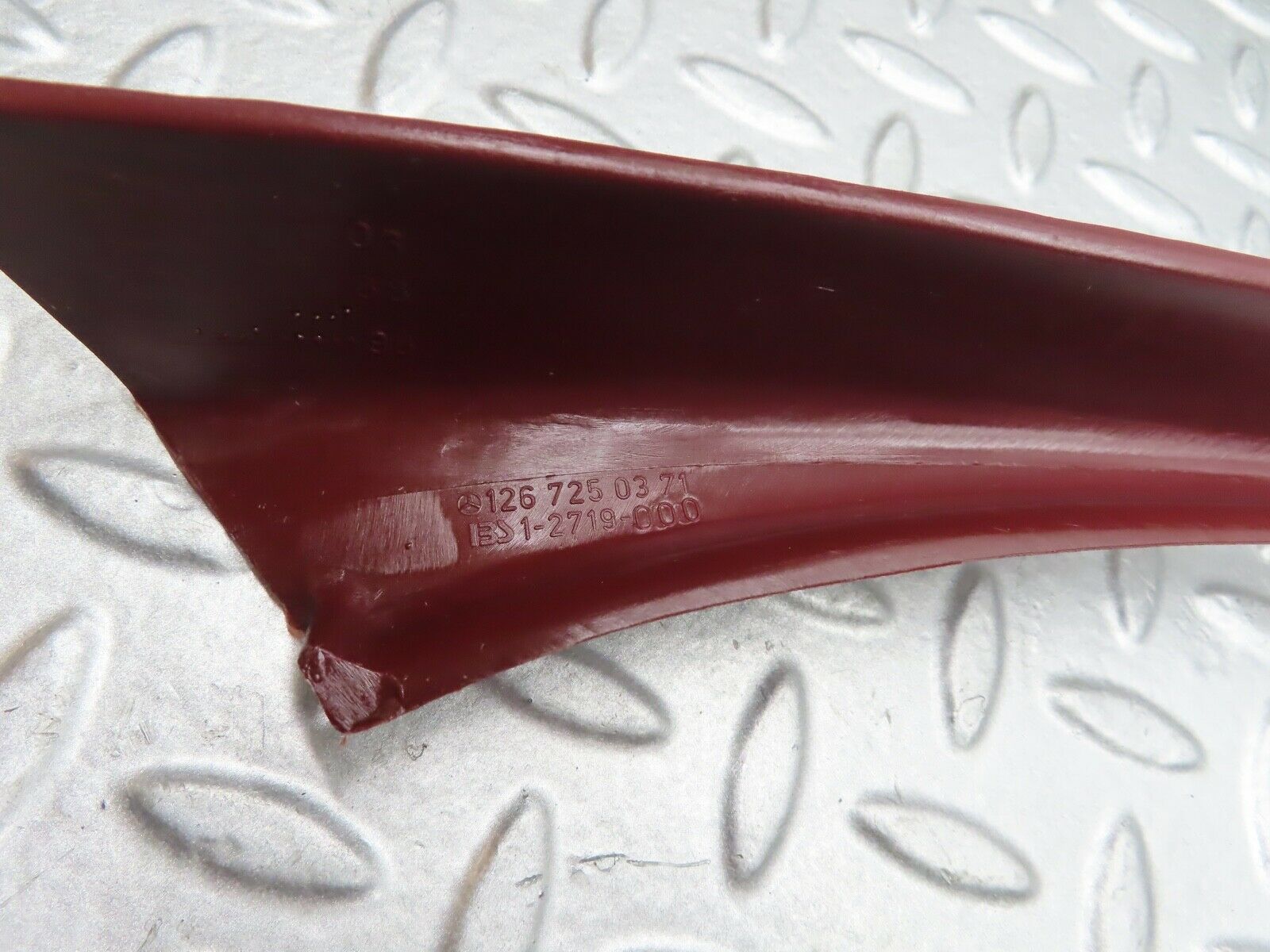 21426 Mercedes-Benz W126 300SE Front Left Door Window Frame Cover 1267250371