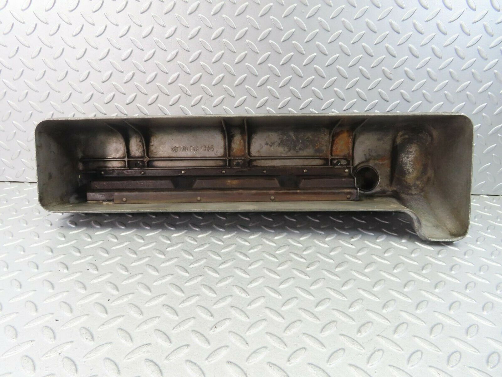 8549 Mercedes-Benz W108 Cylinder Head Valve Cover 1800161305