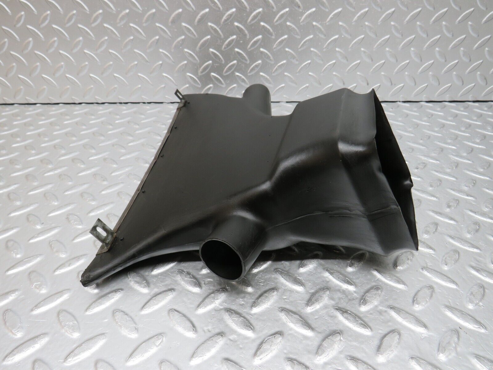 0032 Mercedes-Benz W116 350SE Ventilation Air Duct