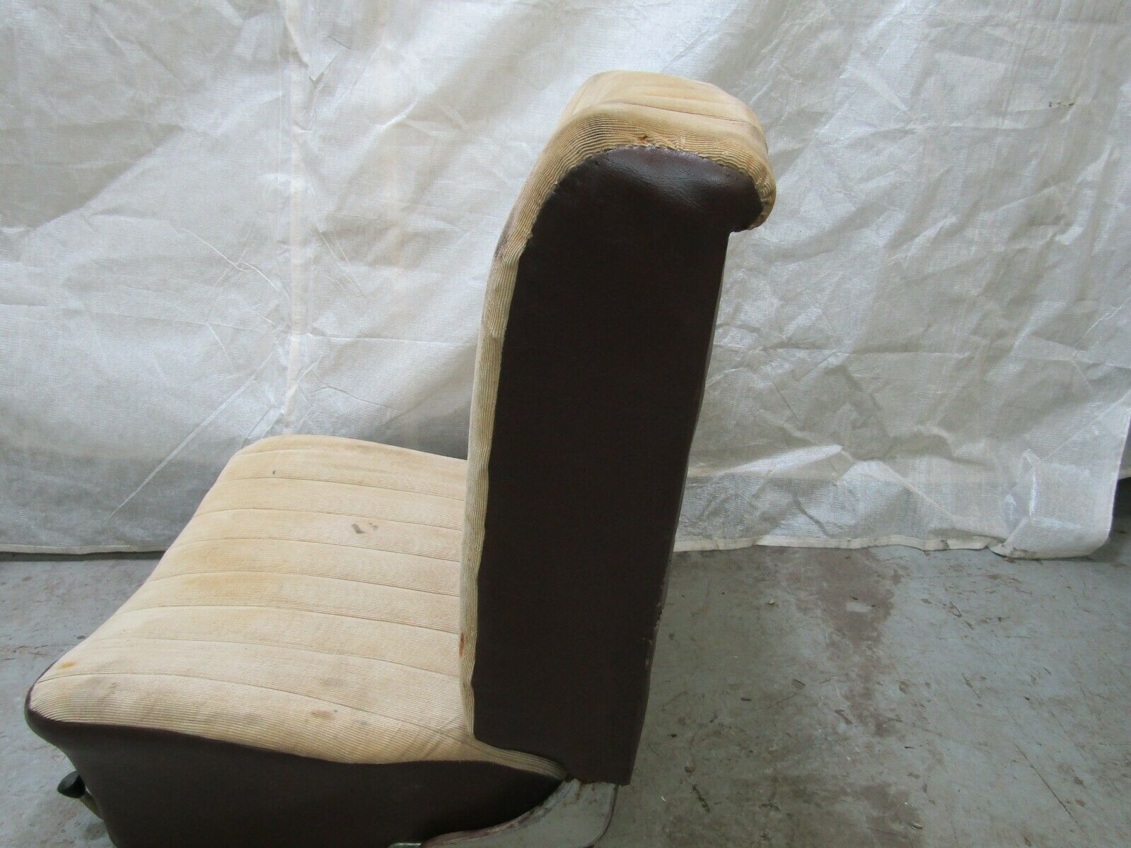3253 Mercedes-Benz W120 PONTON Front Right Seat Creme Fabric