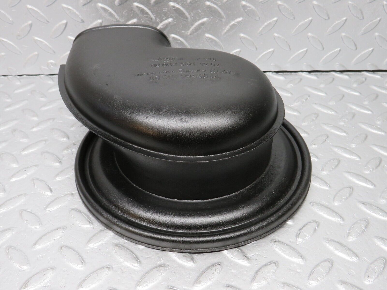 40381 Mercedes-Benz W110 230 Air Filter Housing Cap 0040941202 0000949804