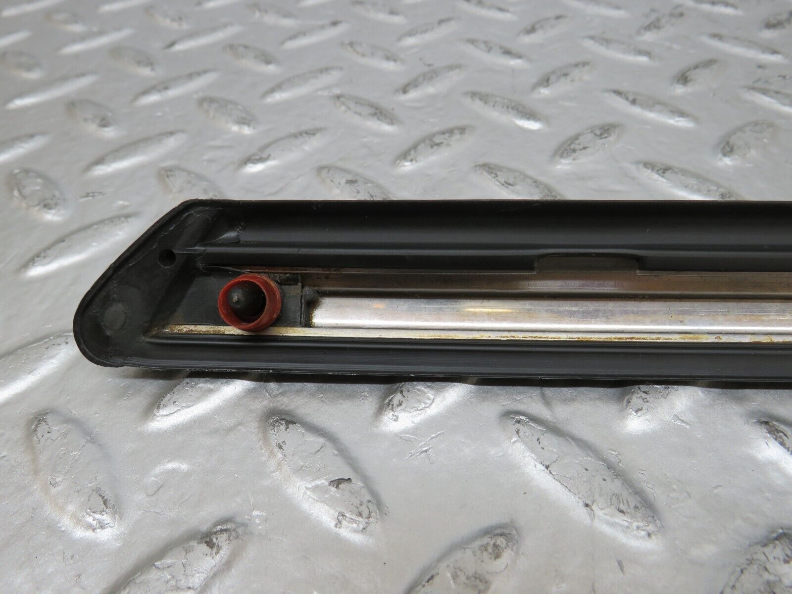 26077 Mercedes-Benz W116 450SE Front Left Fender Wing Centre Moulding Trim