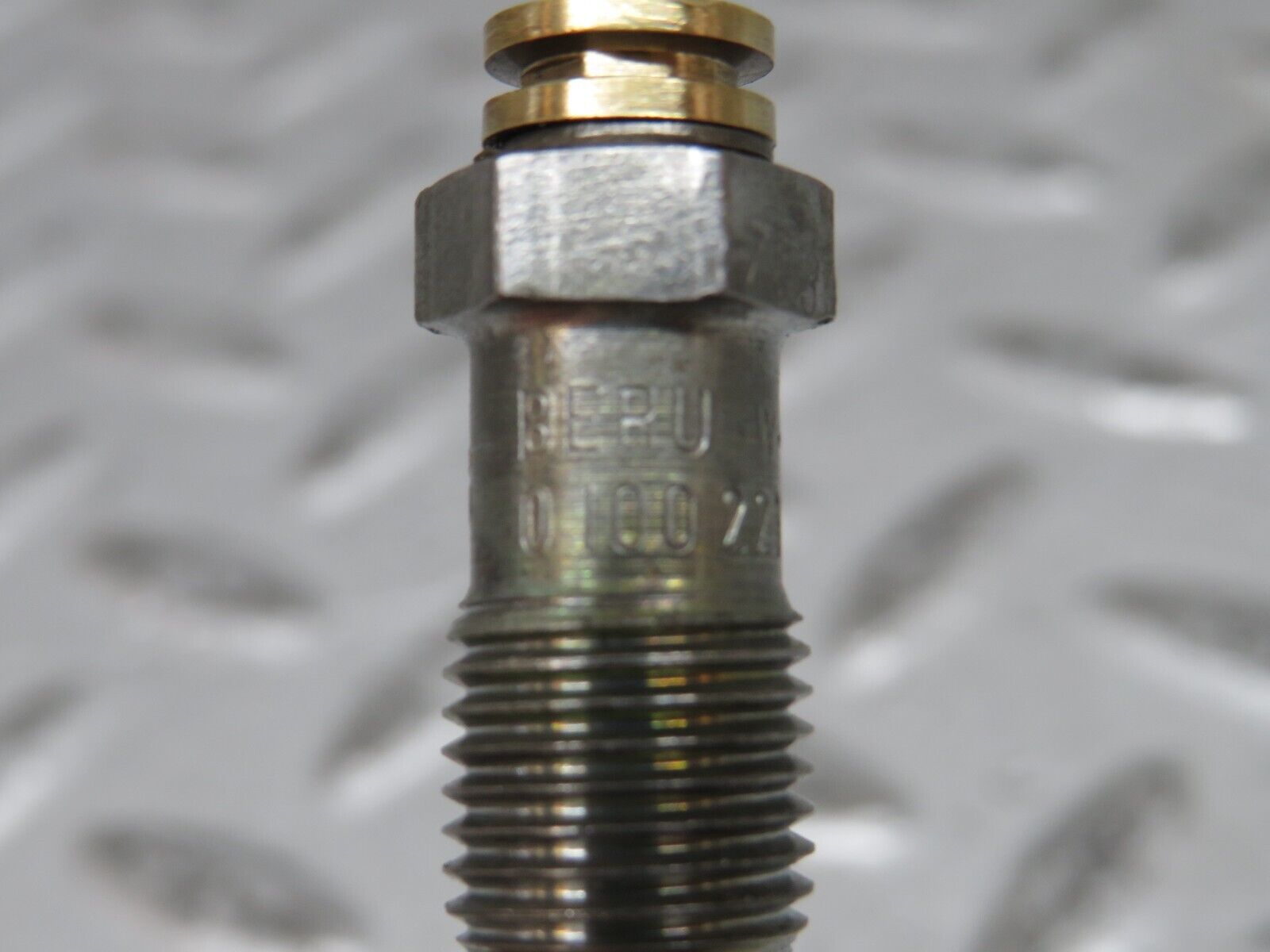 28500 Mercedes-Benz S123 240D Wagon Glow Plug Beru 0100221107