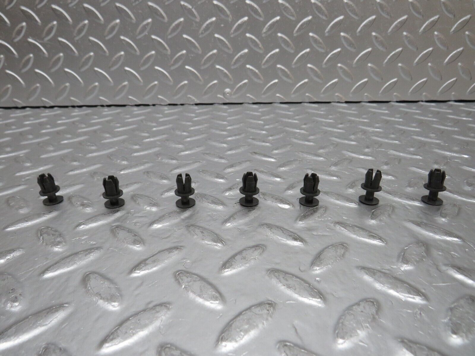 31343 Mercedes-Benz S124 220TE Wagon Glove Box 1246800191