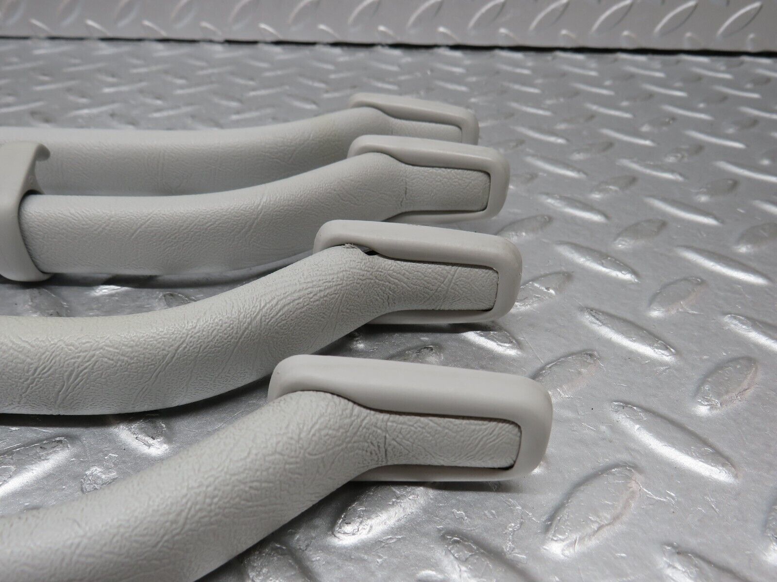 36061 Mercedes-Benz W126 420SE Interior Roof Grab Handle Set Grey