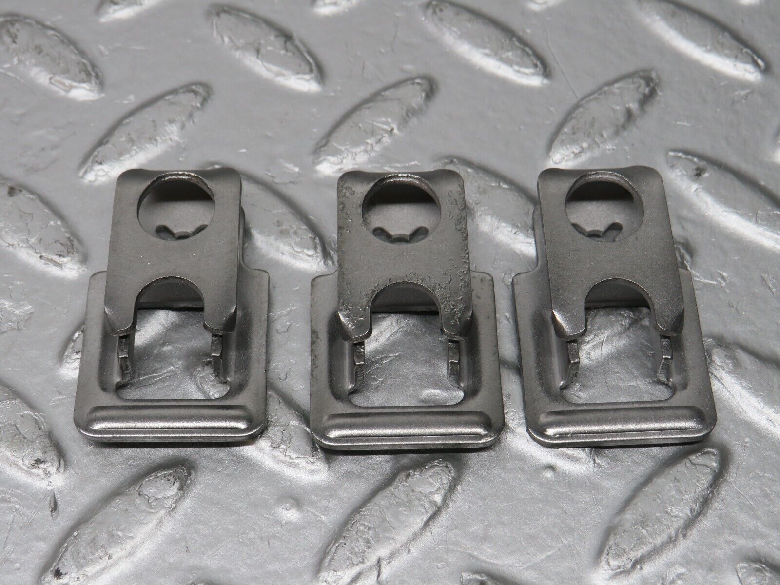 32701 Mercedes-Benz S124 300TE Wagon Fuel Injector Bracket Holder Set