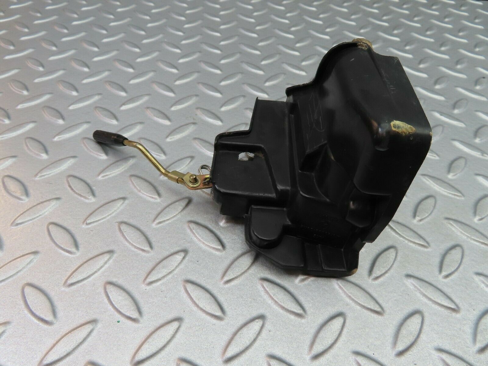 5815 Mercedes-Benz W123 200 Front Right Door Lock Mechanism 1237330208