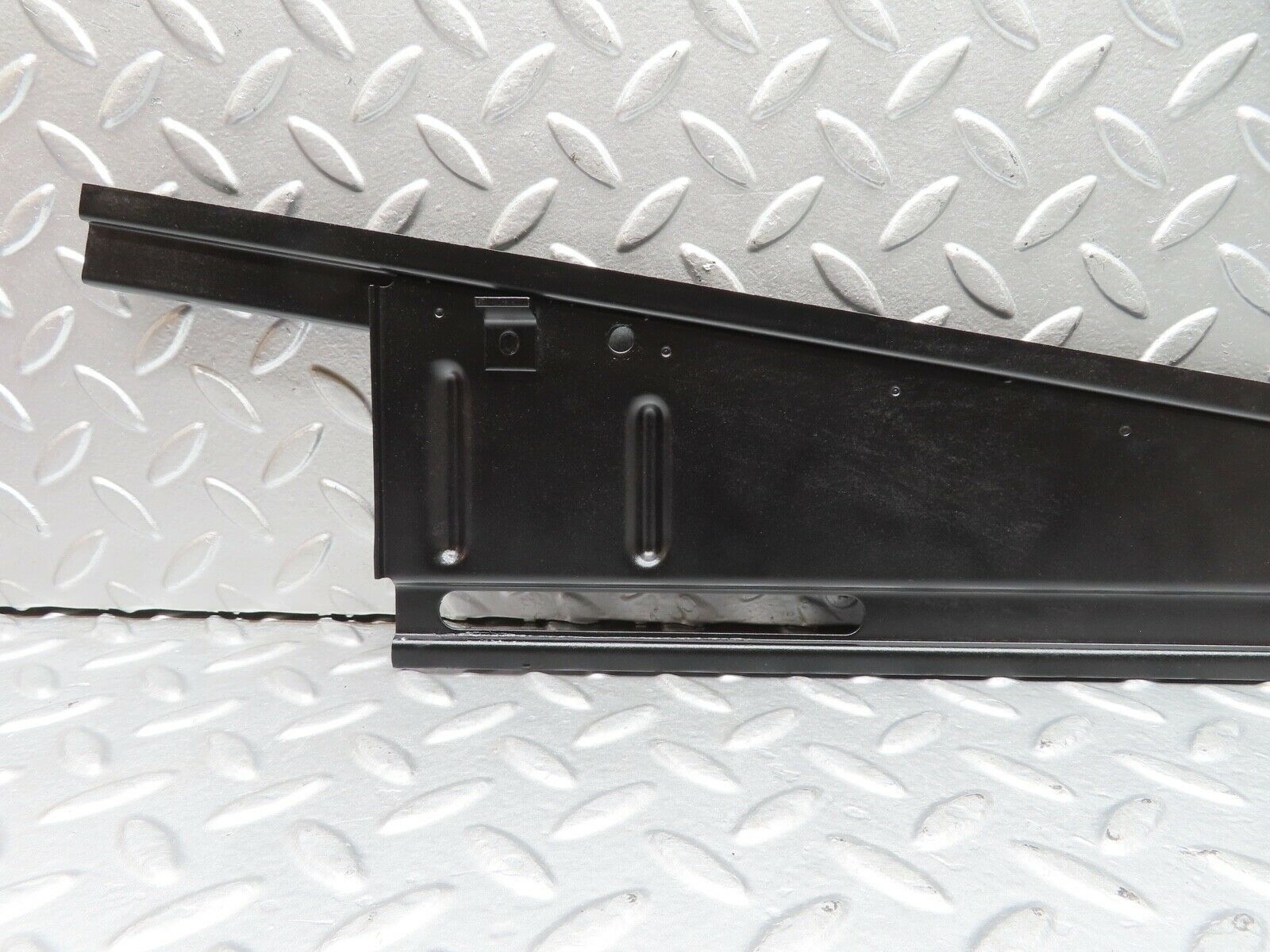 20890 Mercedes-Benz W114 250CE Coupe Right Door Window Bottom Rail