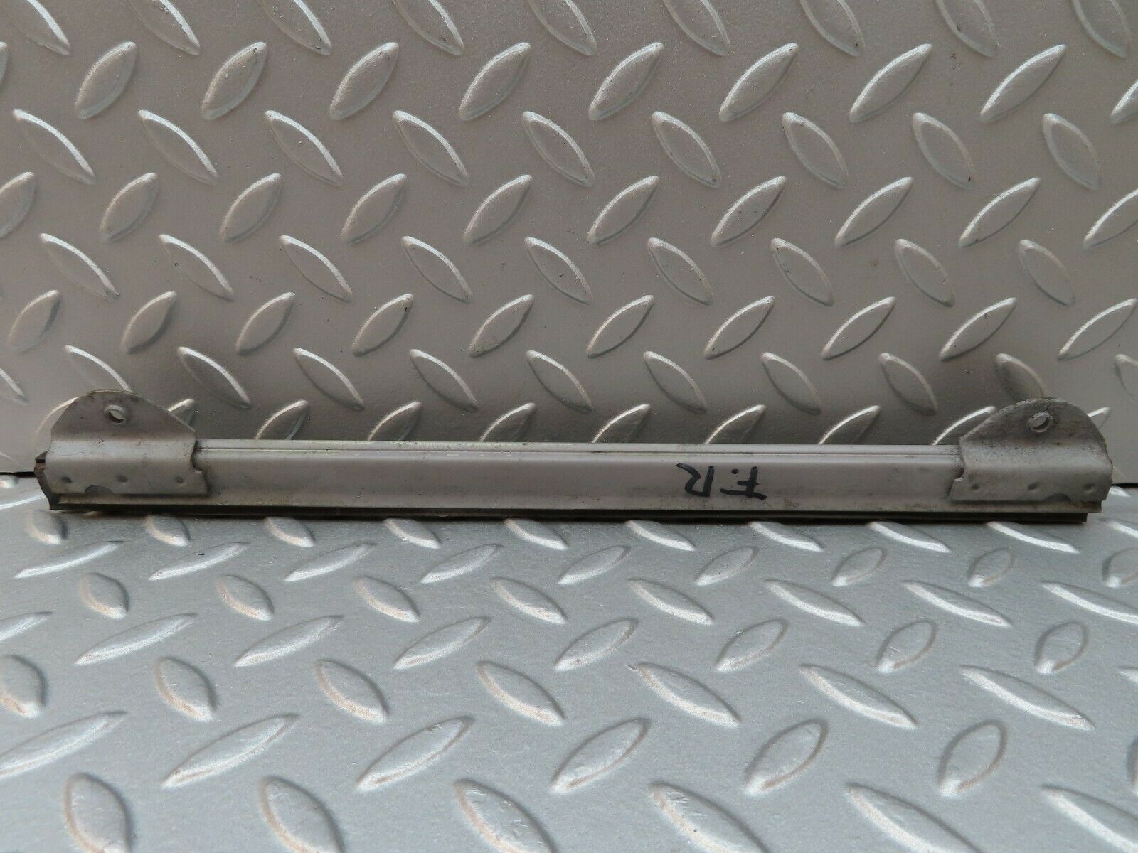 3690 Mercedes-Benz W108 280SE Front Right Door Glass Holder