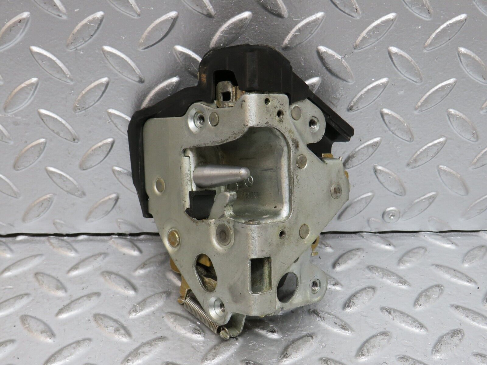 29670 Mercedes-Benz W123 230E Rear Left Door Lock Mechanism 1237230108