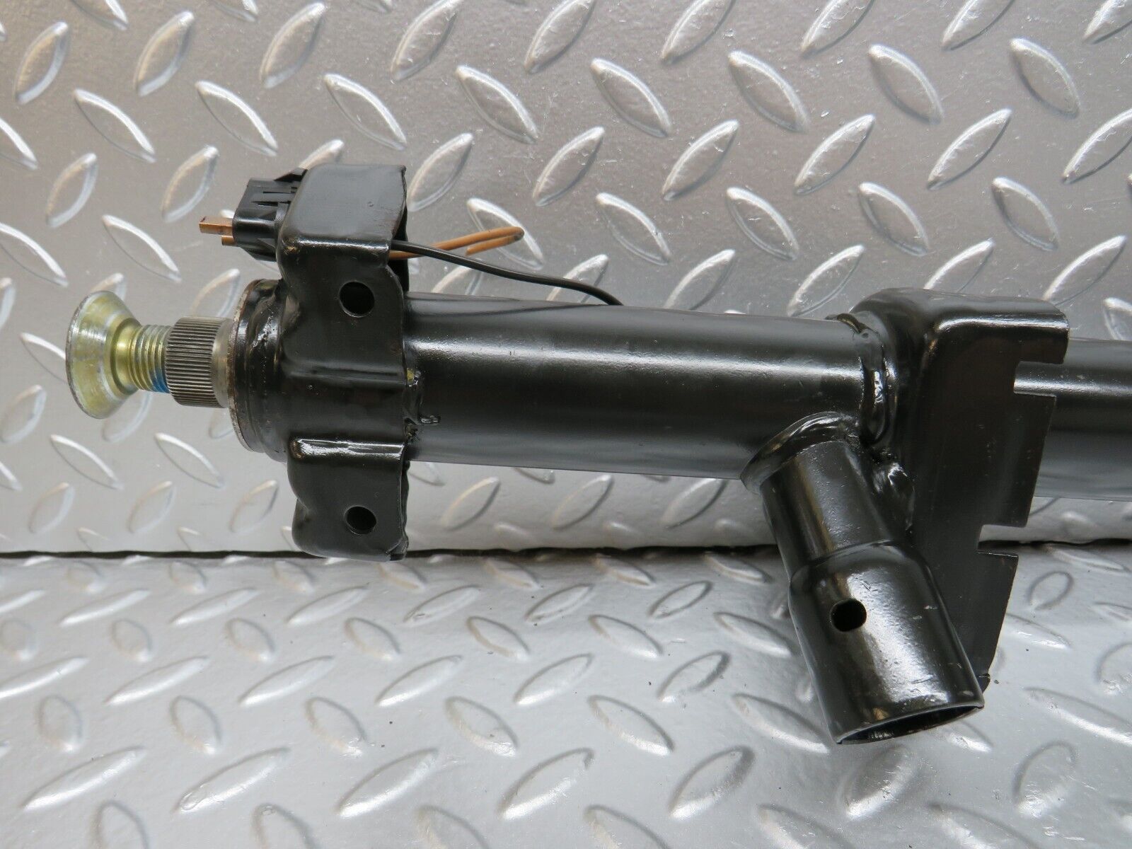 26762 Mercedes-Benz W123 240D Steering Column