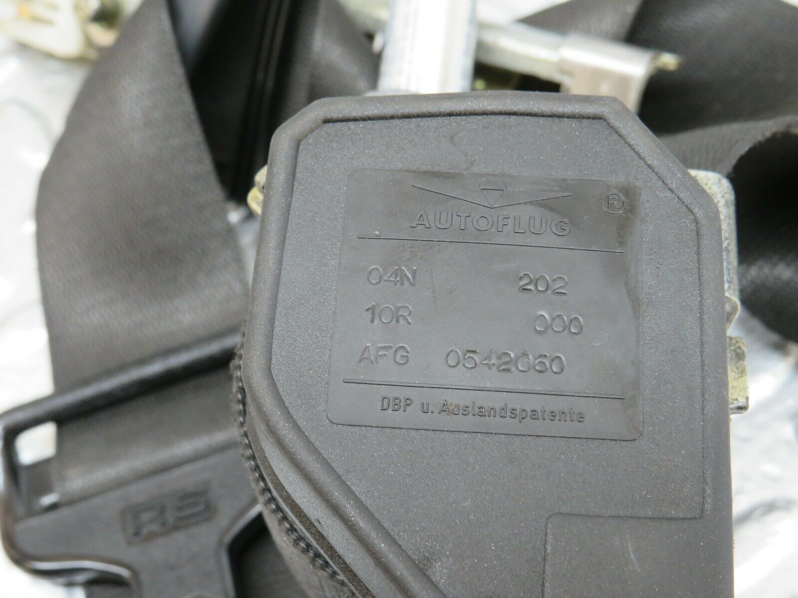 24385 Mercedes-Benz S124 220TE Wagon Front Right Seat Belt 1248609885