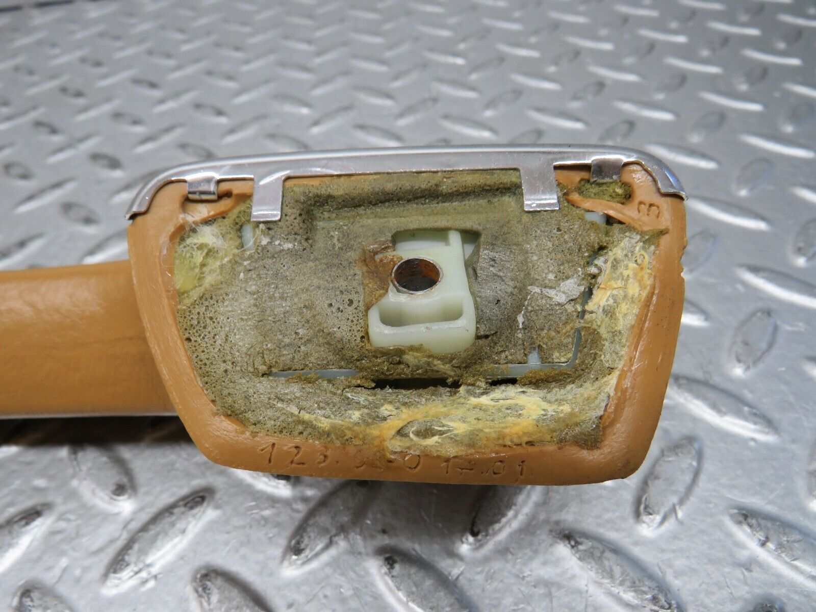 28602 Mercedes-Benz W123 280E Left Interior Door Handle Palomino 1239701701