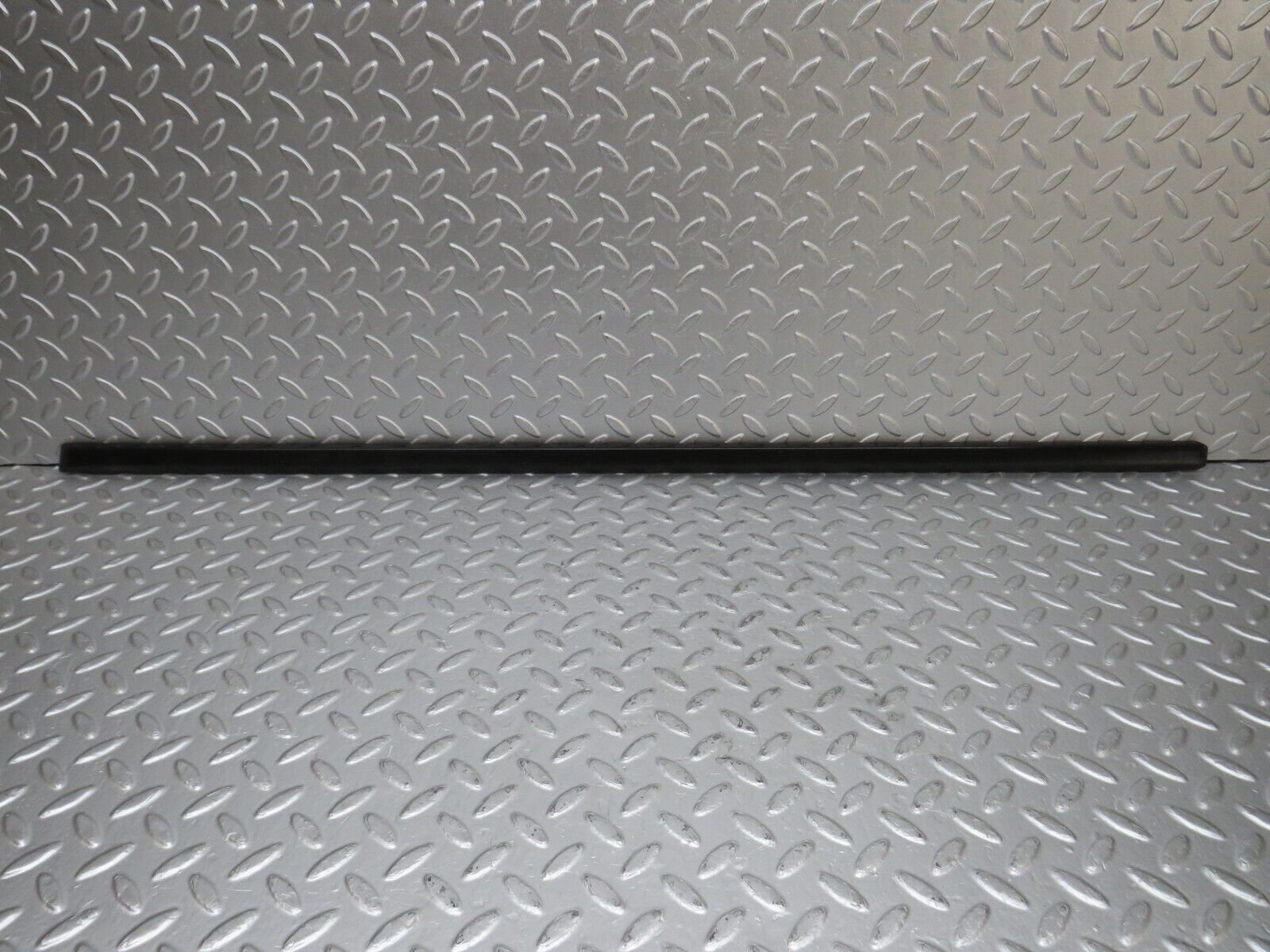 33843 Mercedes-Benz W201 190E 2.0L Front Right Door Centre Moulding Trim