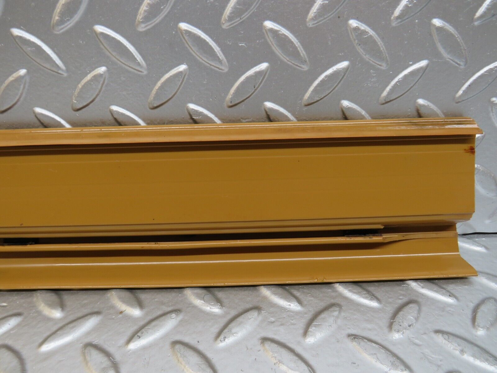 25433 Mercedes-Benz W123 200 Rear Right Door Sill