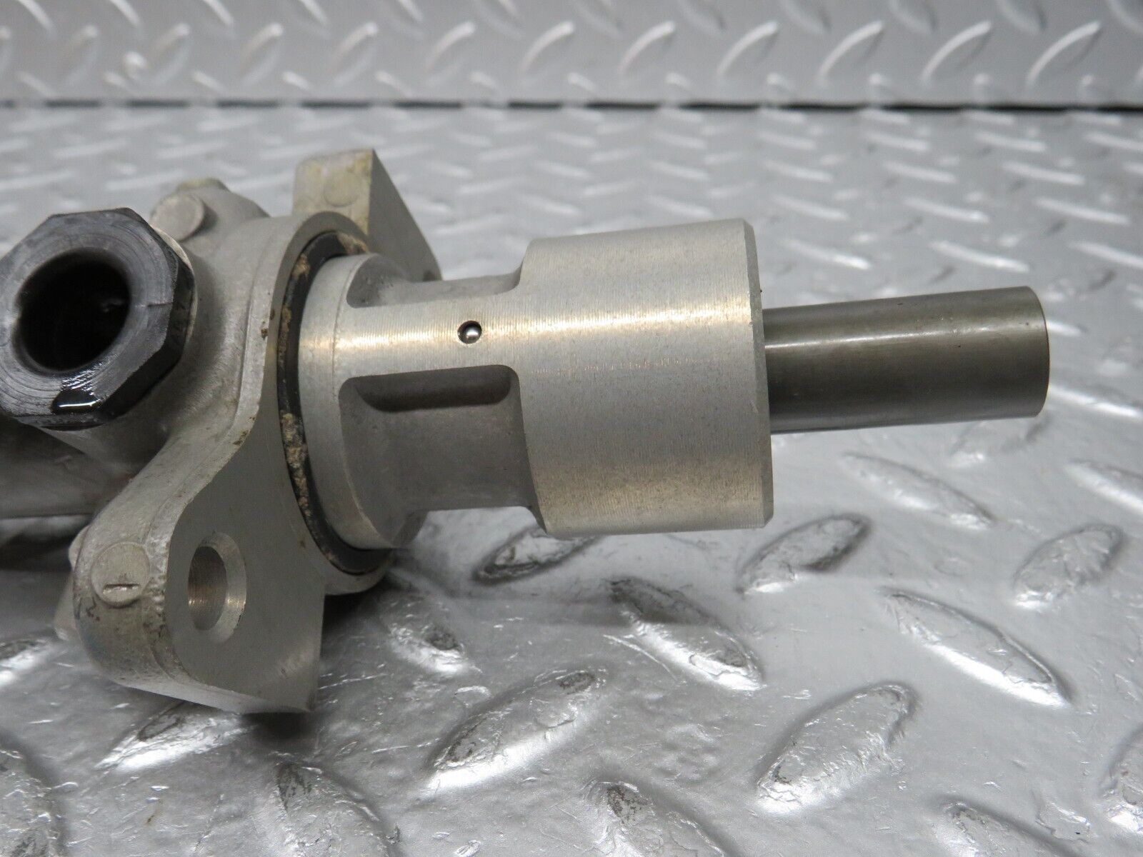 31744 Mercedes-Benz W201 190LE 1.8L Brake Master Cylinder