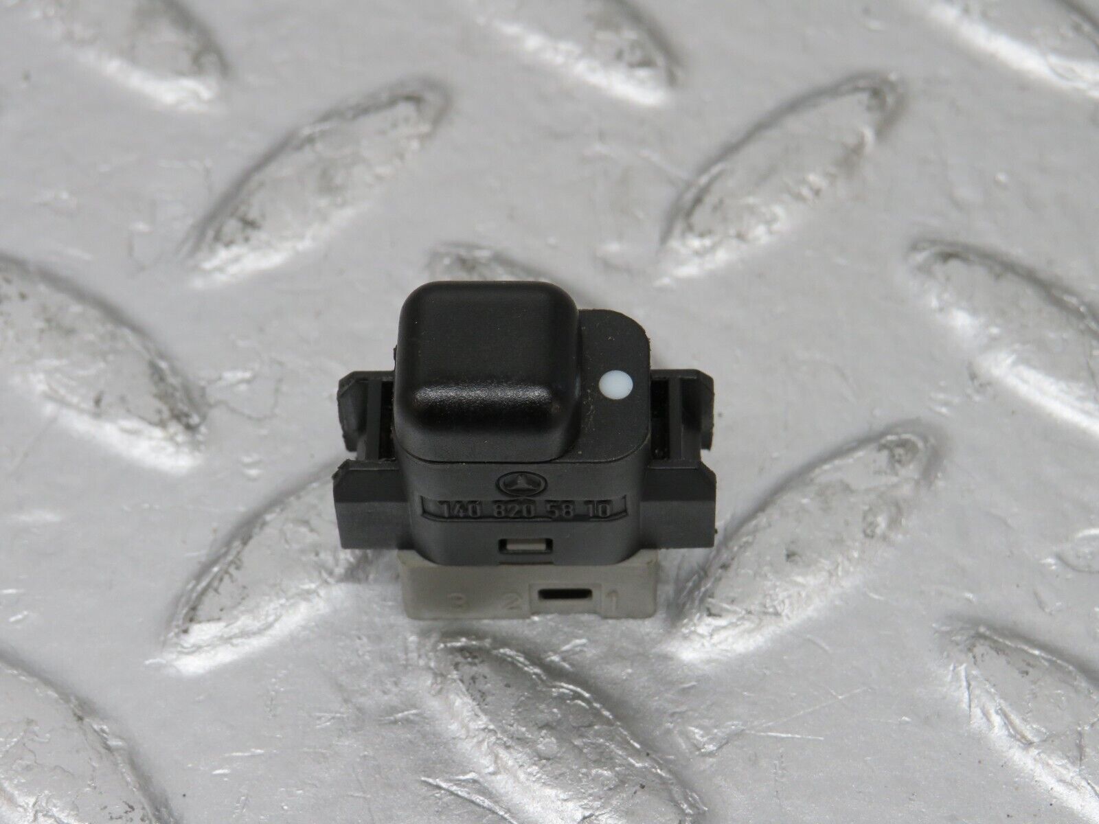 33318 Mercedes-Benz W202 C180 Child Lock Control Switch 1408205810