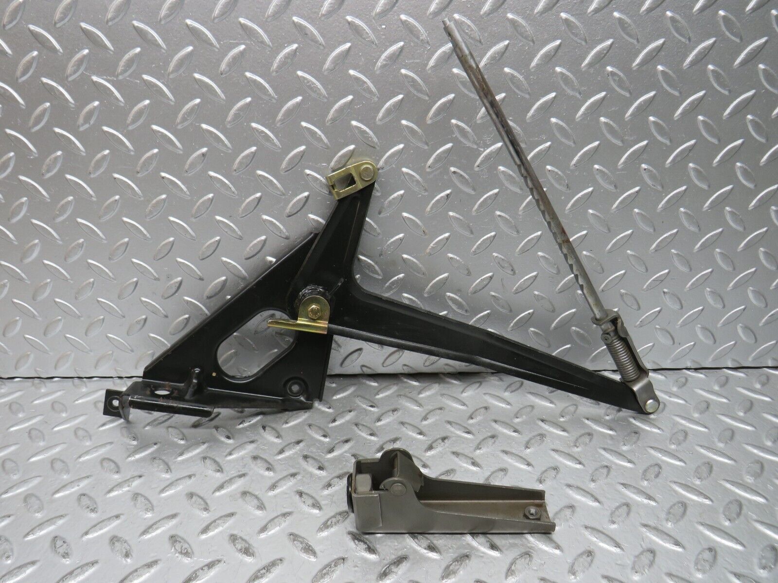 28859 Mercedes-Benz W123 230E Handbrake Regulator