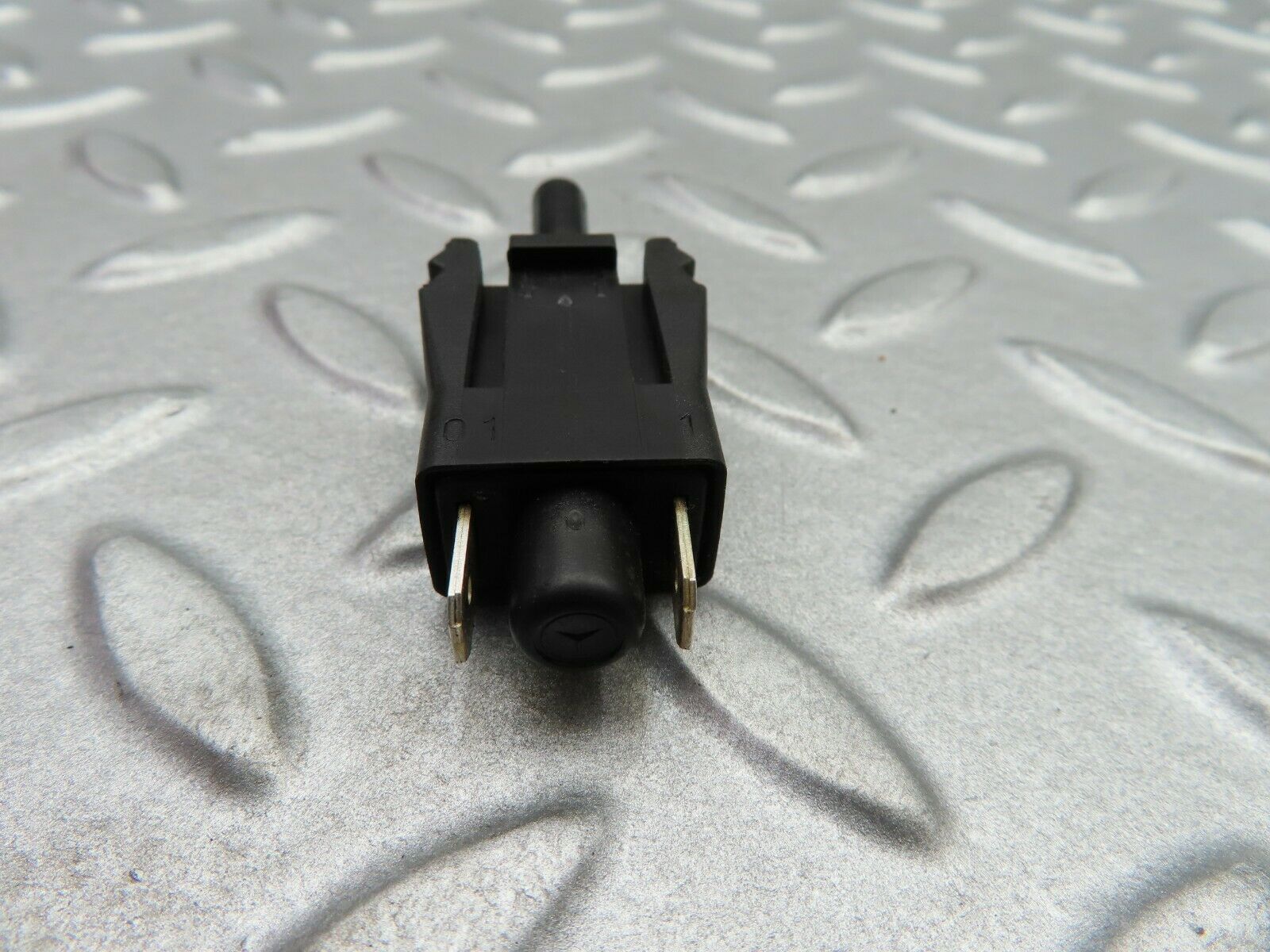 5605 Mercedes-Benz W124 230E Door Contact Switch 0015458714