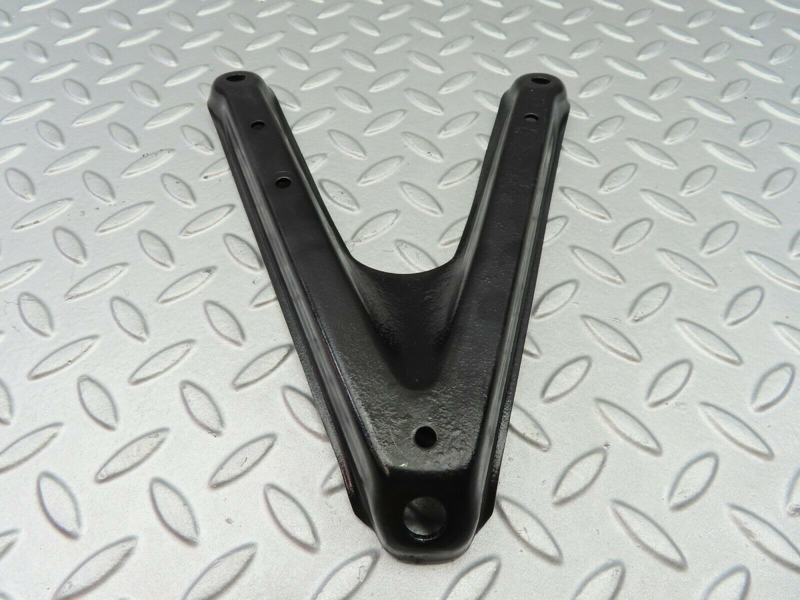 6819 Mercedes-Benz S124 E220 Wagon Air Intake Manifold Bracket
