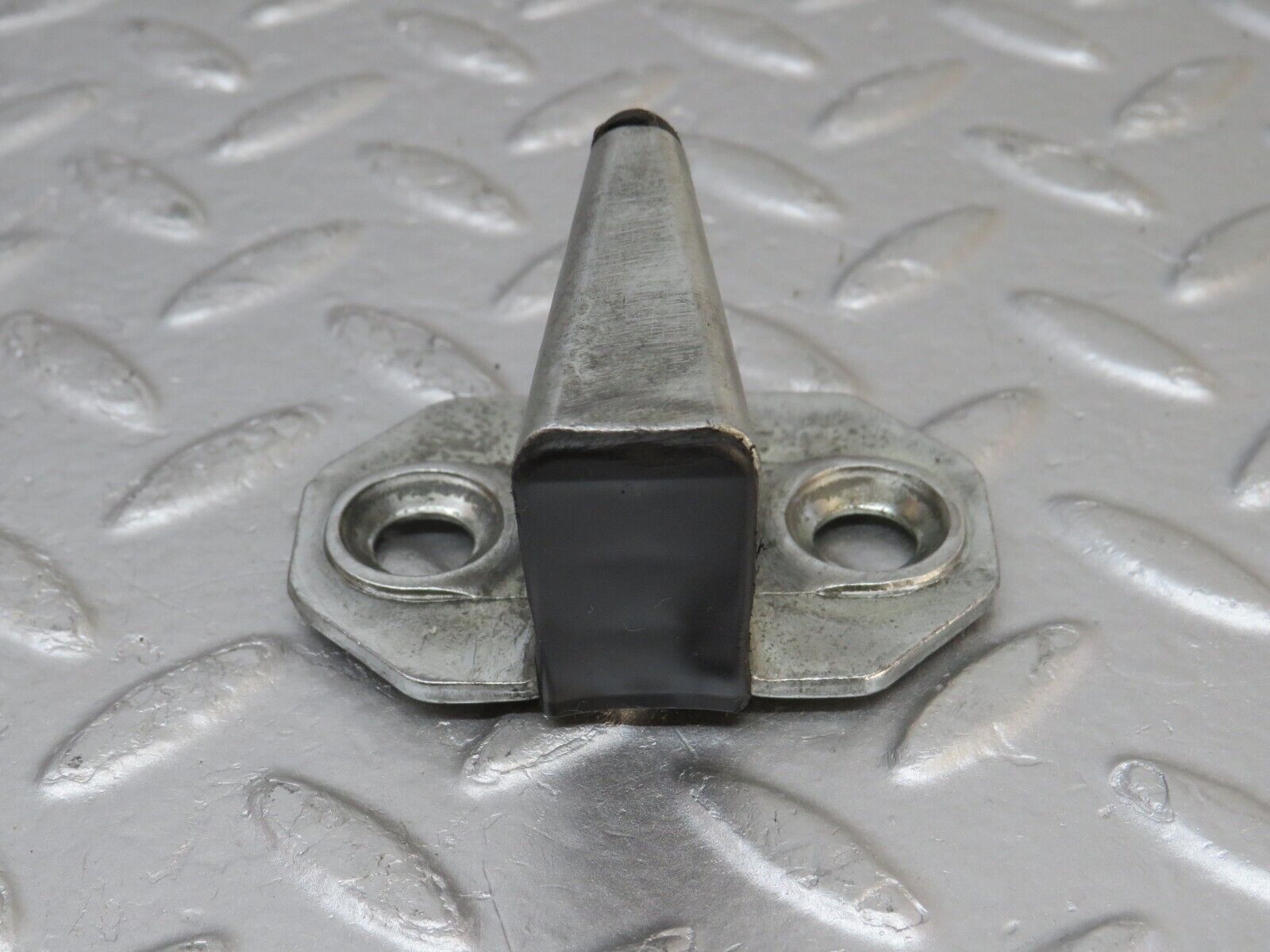 33373 Mercedes-Benz W202 C180 Door Lock Latch