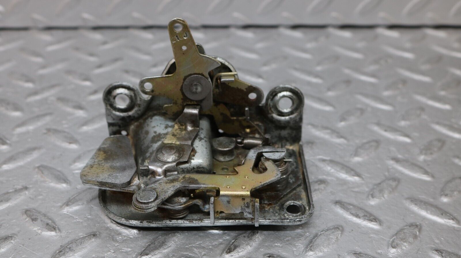 37268 Mercedes-Benz W109 300SEL Rear Right Door Lock Mechanism