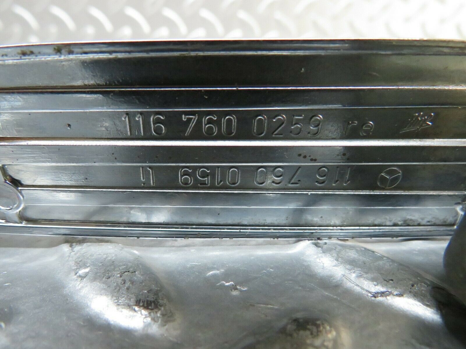 23720 Mercedes-Benz W116 350E Front Right Exterior Door Handle Key 1167600259