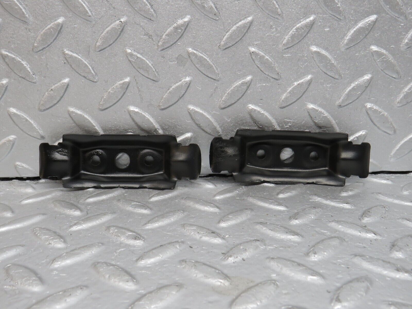 39649 Mercedes-Benz R129 320SL Coupe Fuel Pump Fuel Filter Holder Bracket